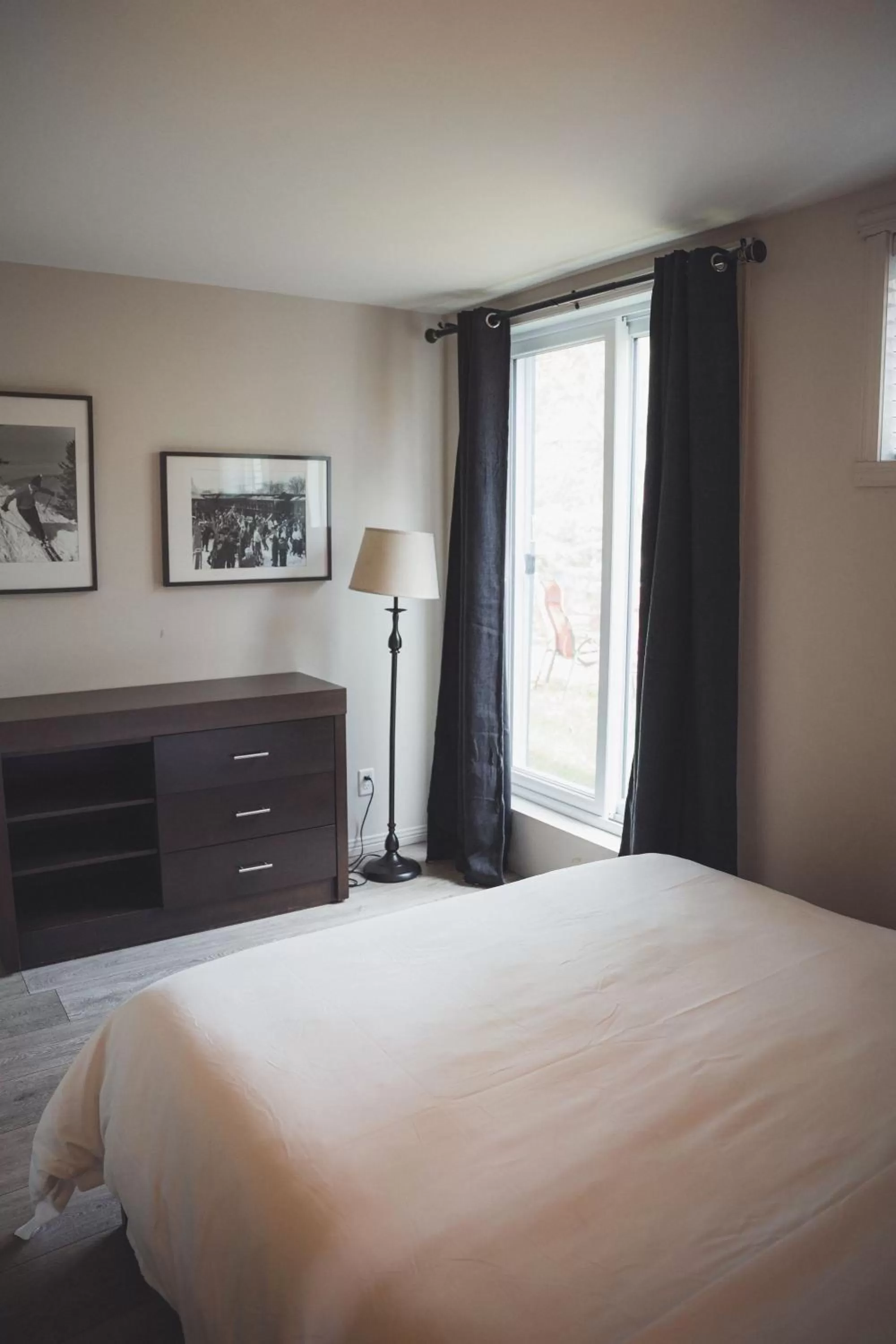 Bed in Le Montagnard, Auberge Hôtel & Chalets