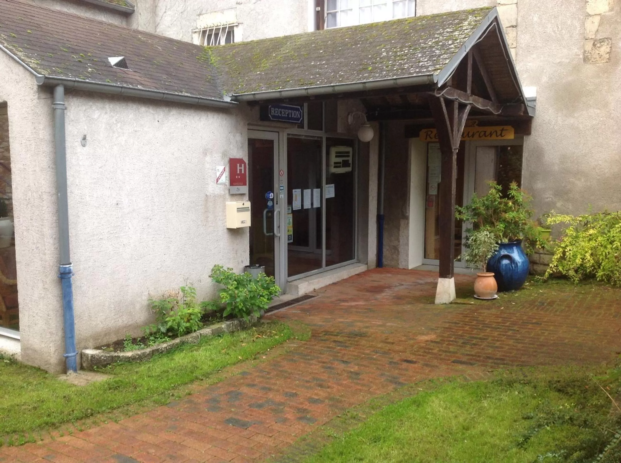 Facade/entrance in Hotel Le Bon Laboureur