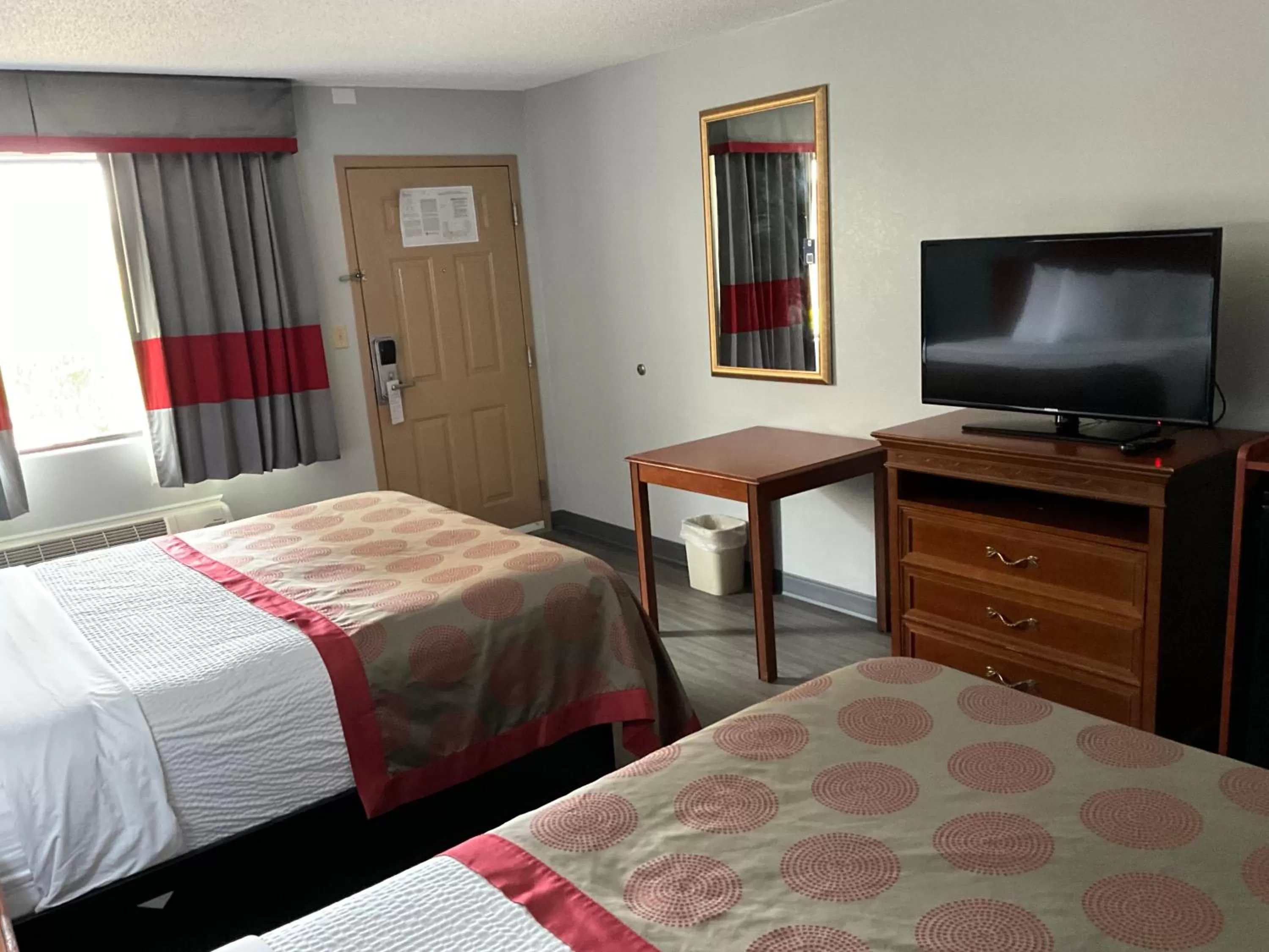 Bedroom, Bed in Ramada by Wyndham Macon