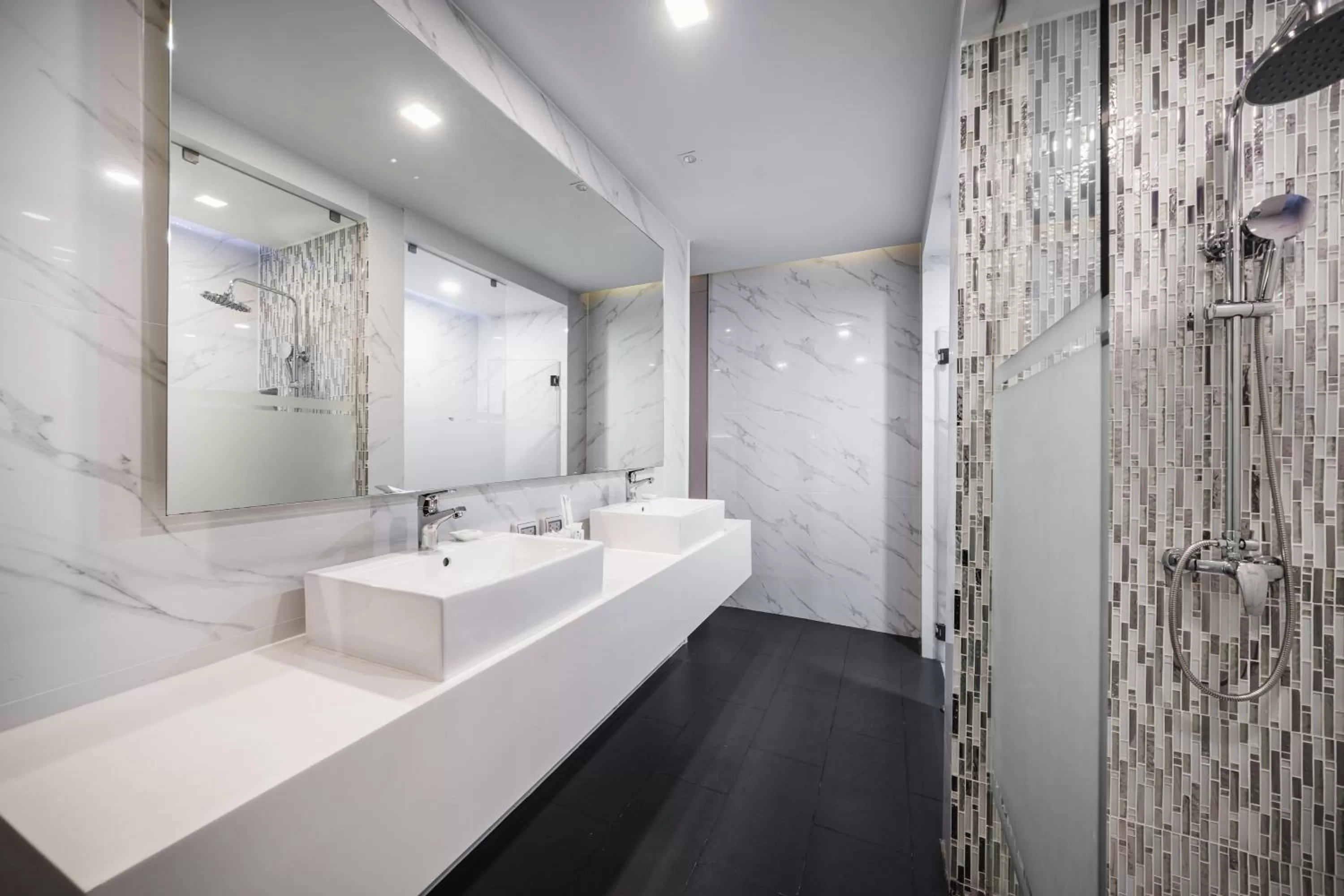 Guests in VIX Bangkok at Victory Monument