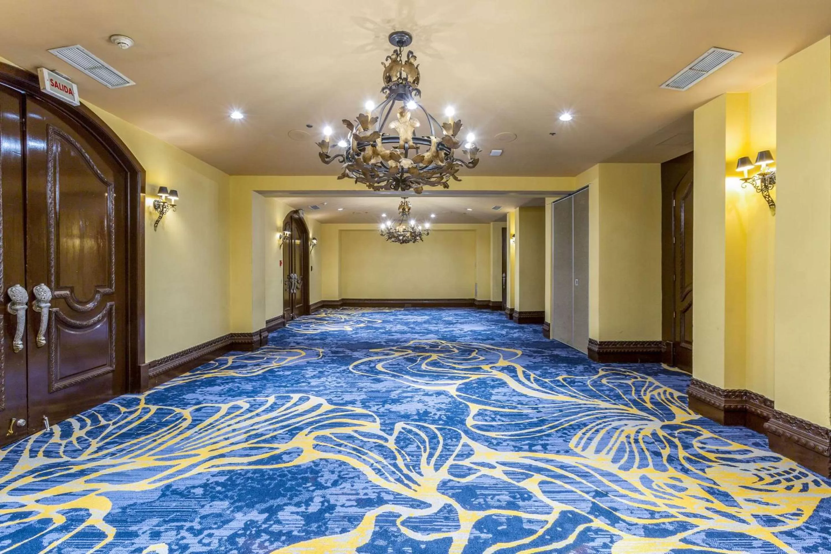 Lobby or reception, Bed in Clarion Hotel Real Tegucigalpa