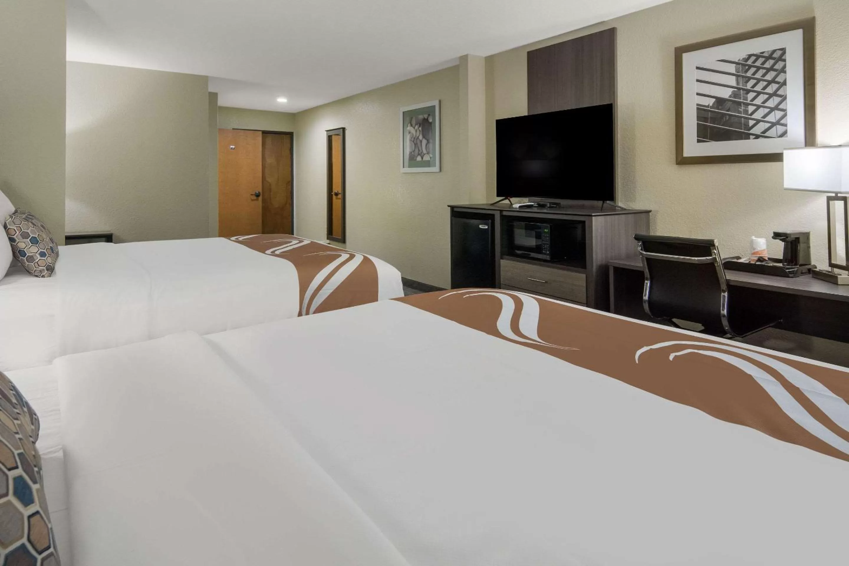 Bedroom, Bed in Quality Inn & Suites Roanoke - Fort Worth North