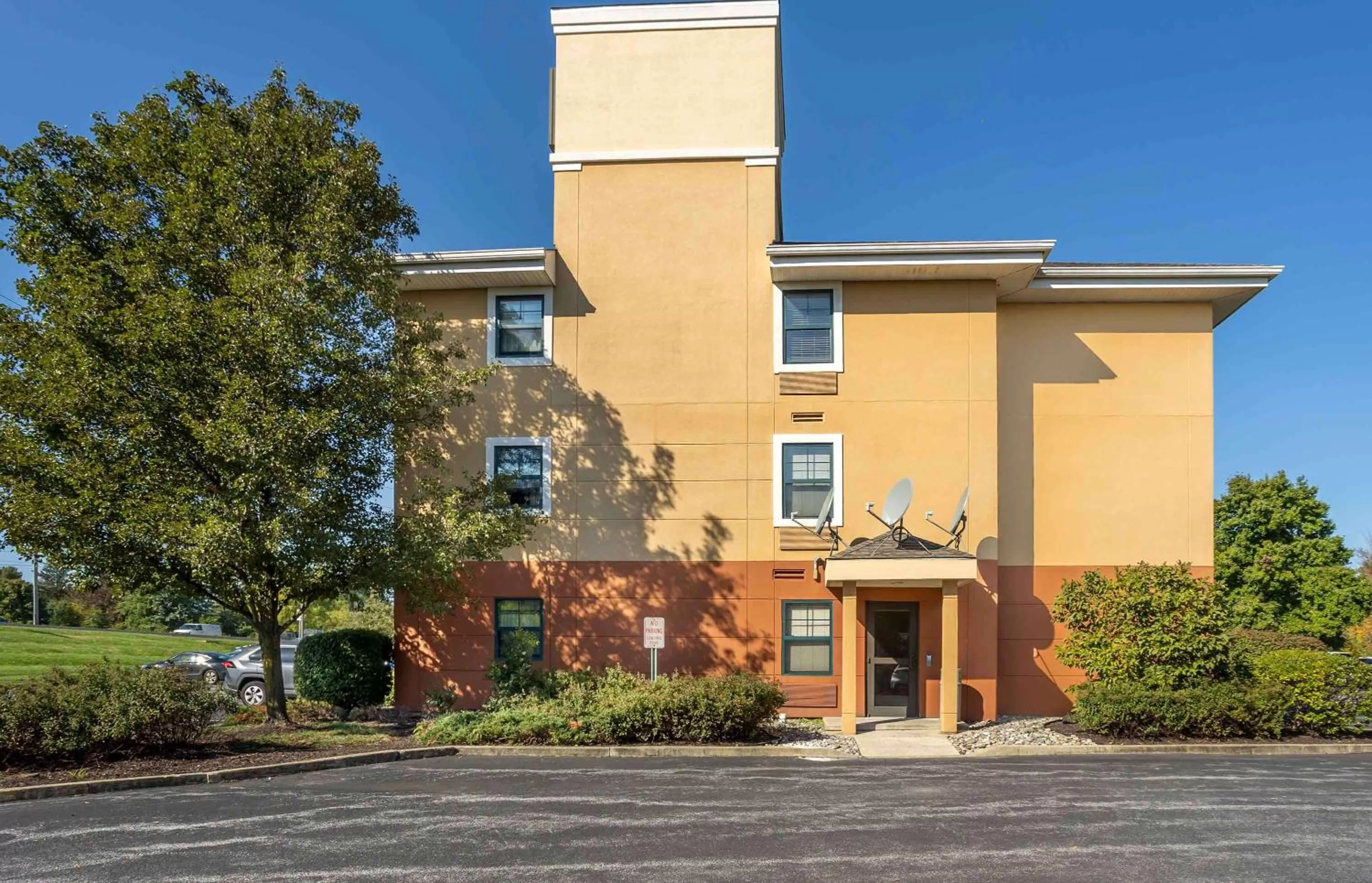 Property building in Suburban Studios Exton - Philadelphia Great Valley