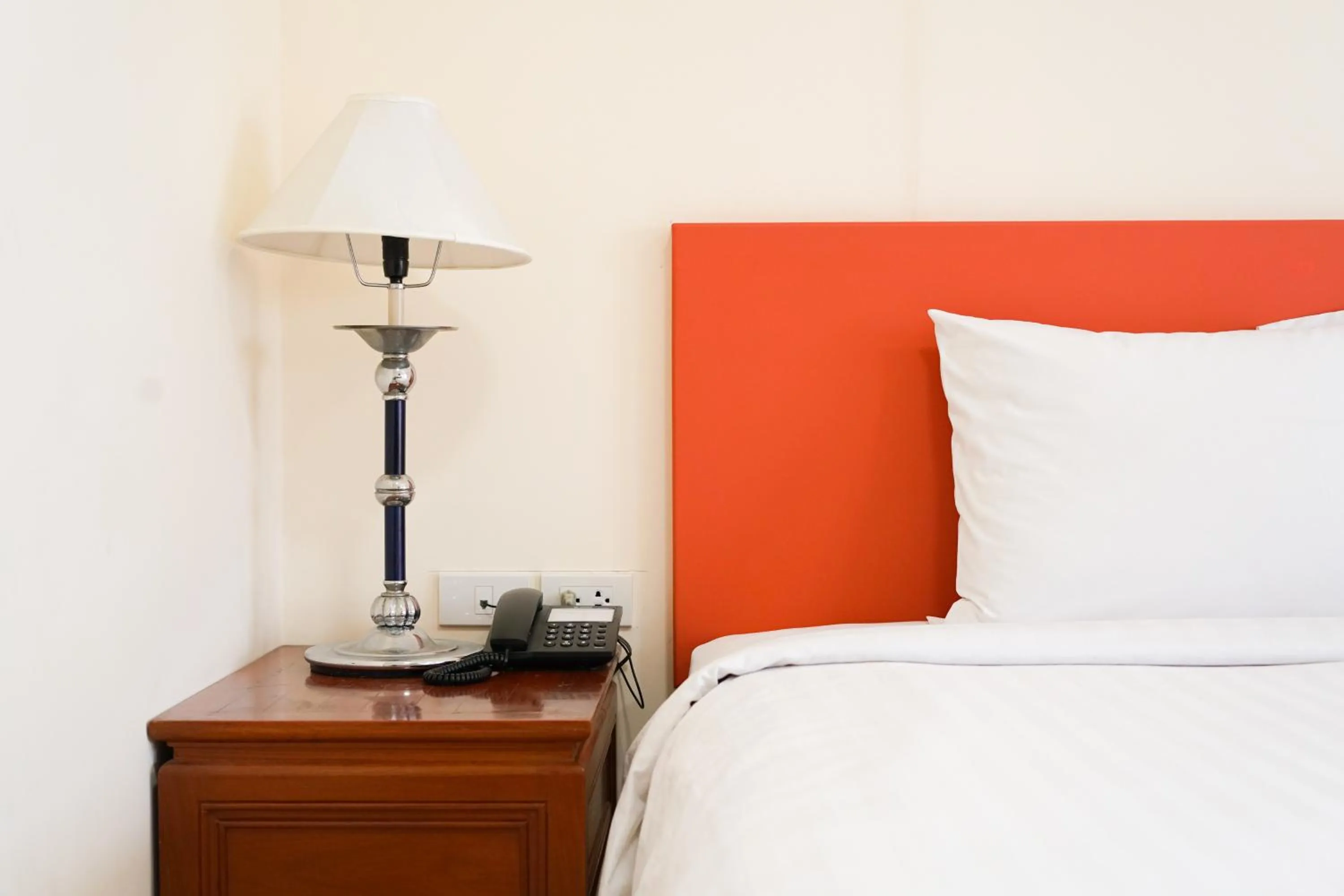 Bed in White House Bizotel