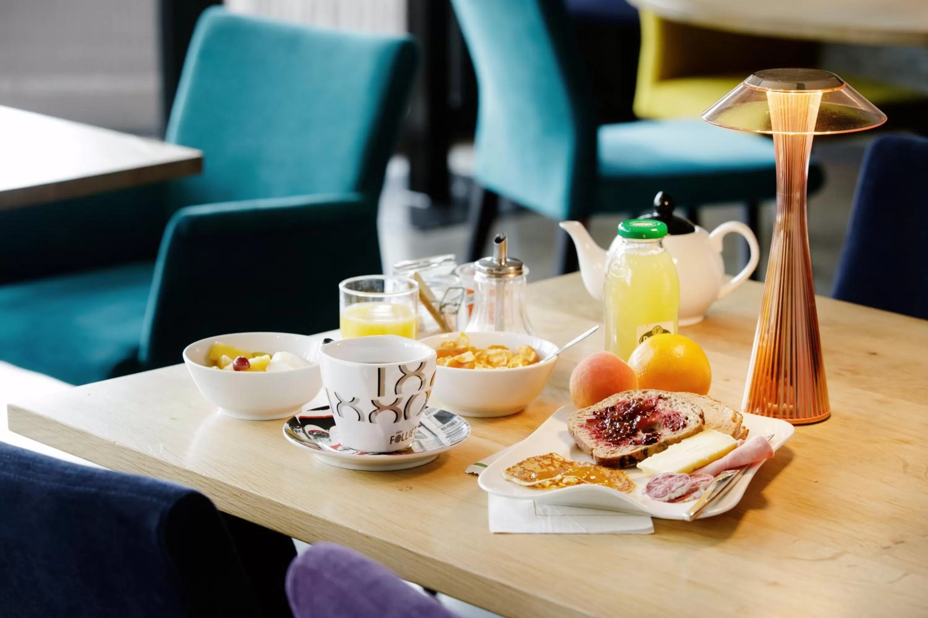 Breakfast in Best Western Plus Hôtel Gergovie