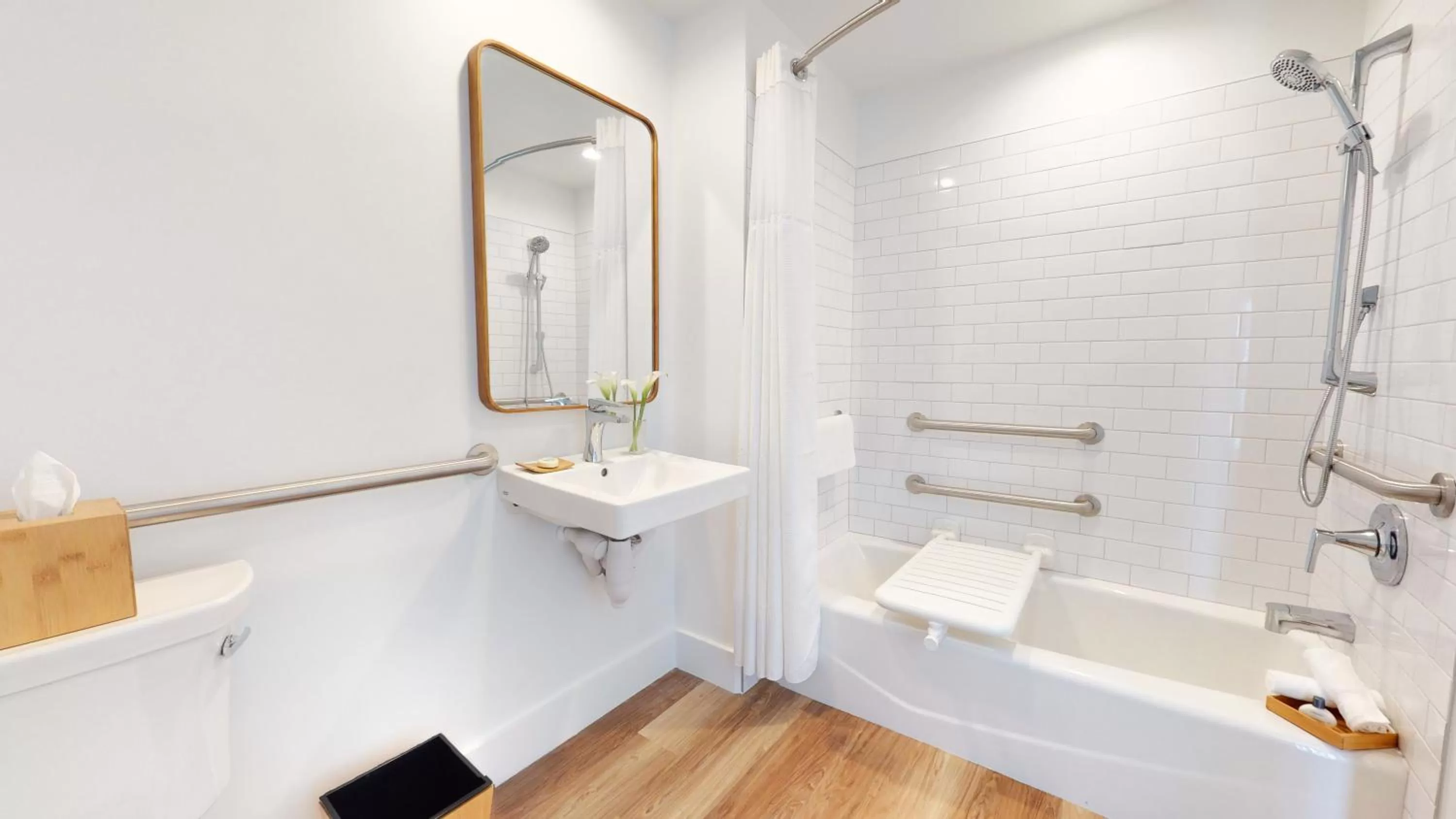 Shower in Fisher Inn Resort & Marina