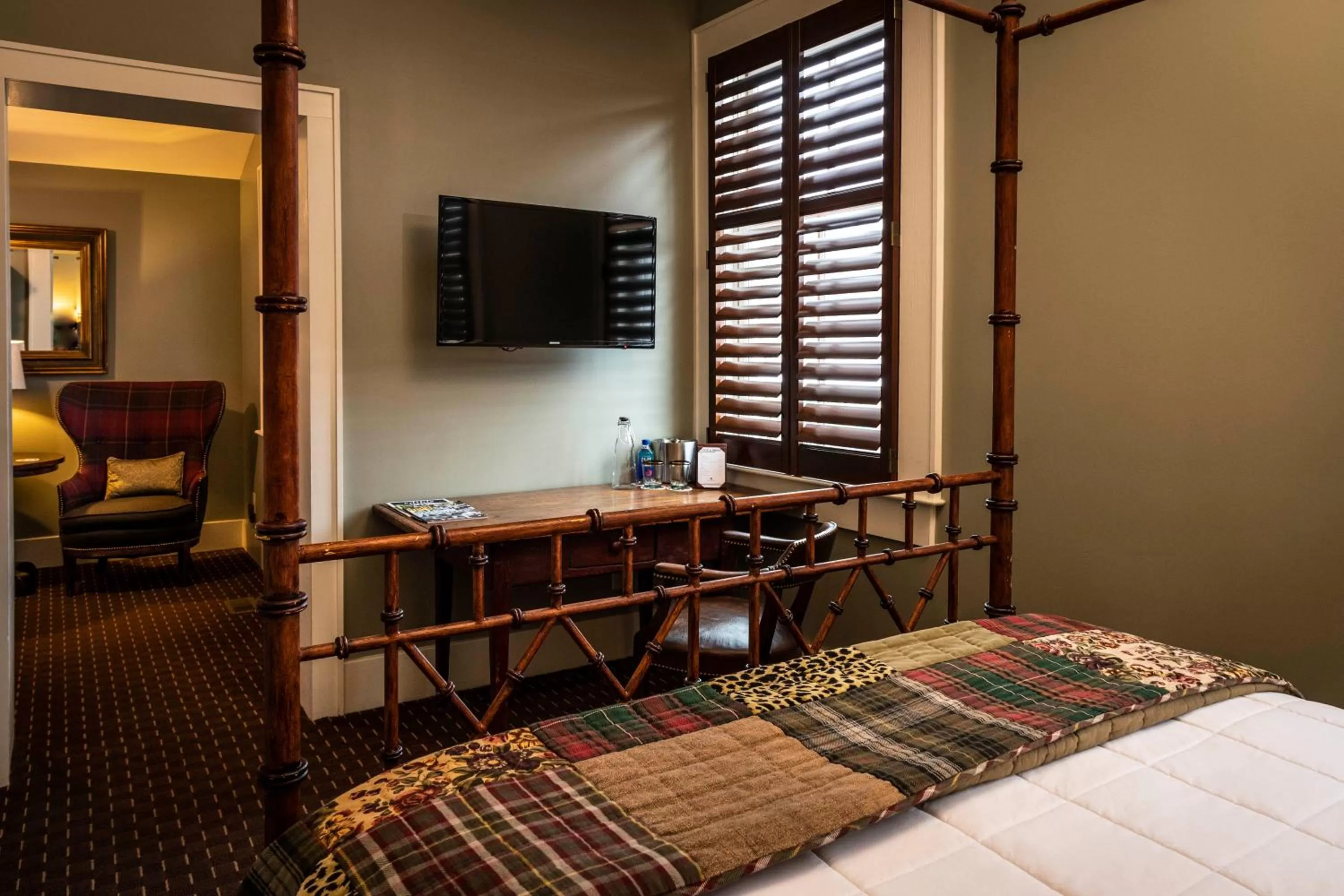 Bed in Hotel Broad Ripple