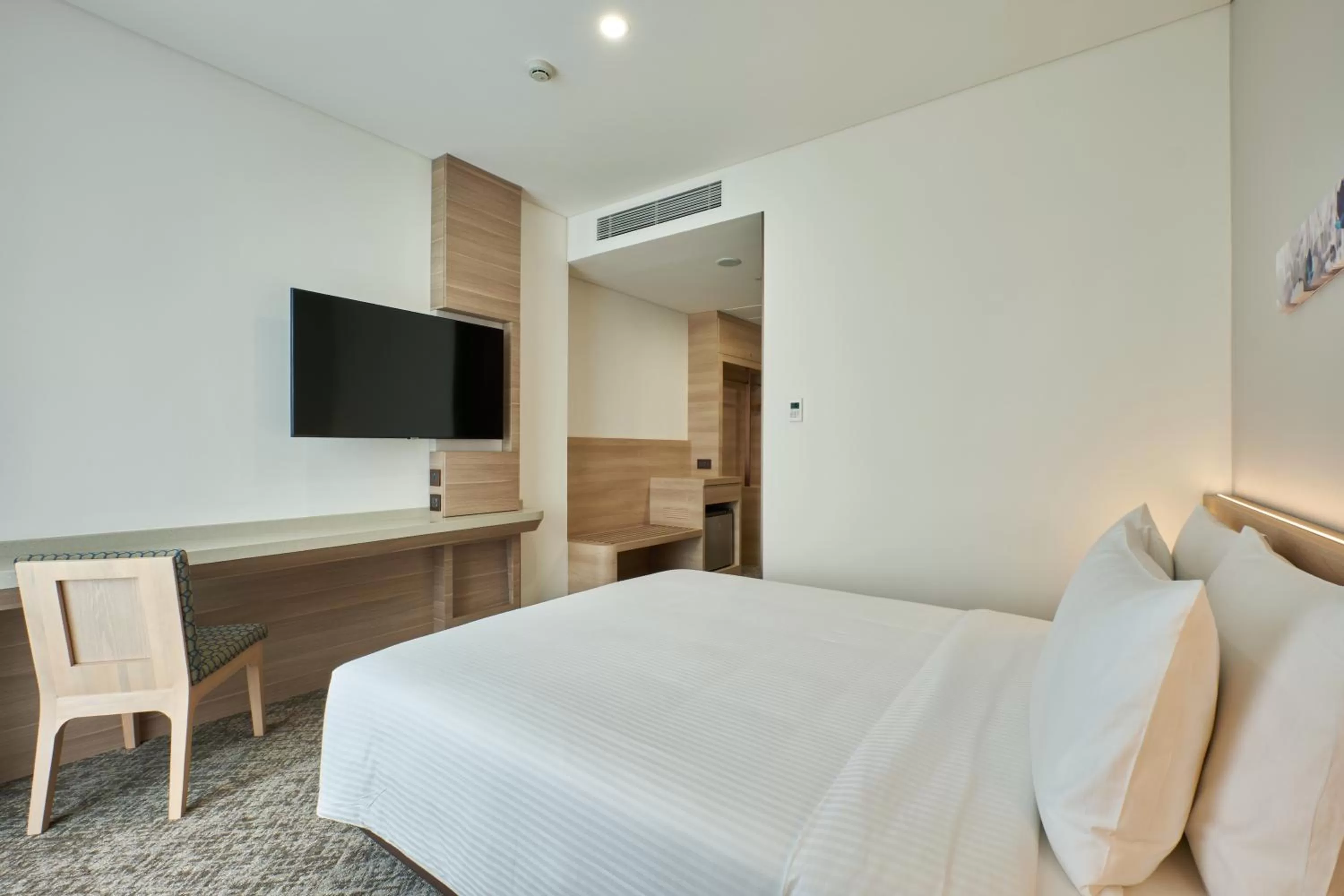Photo of the whole room, Bed in Sotetsu Grand Fresa Saigon