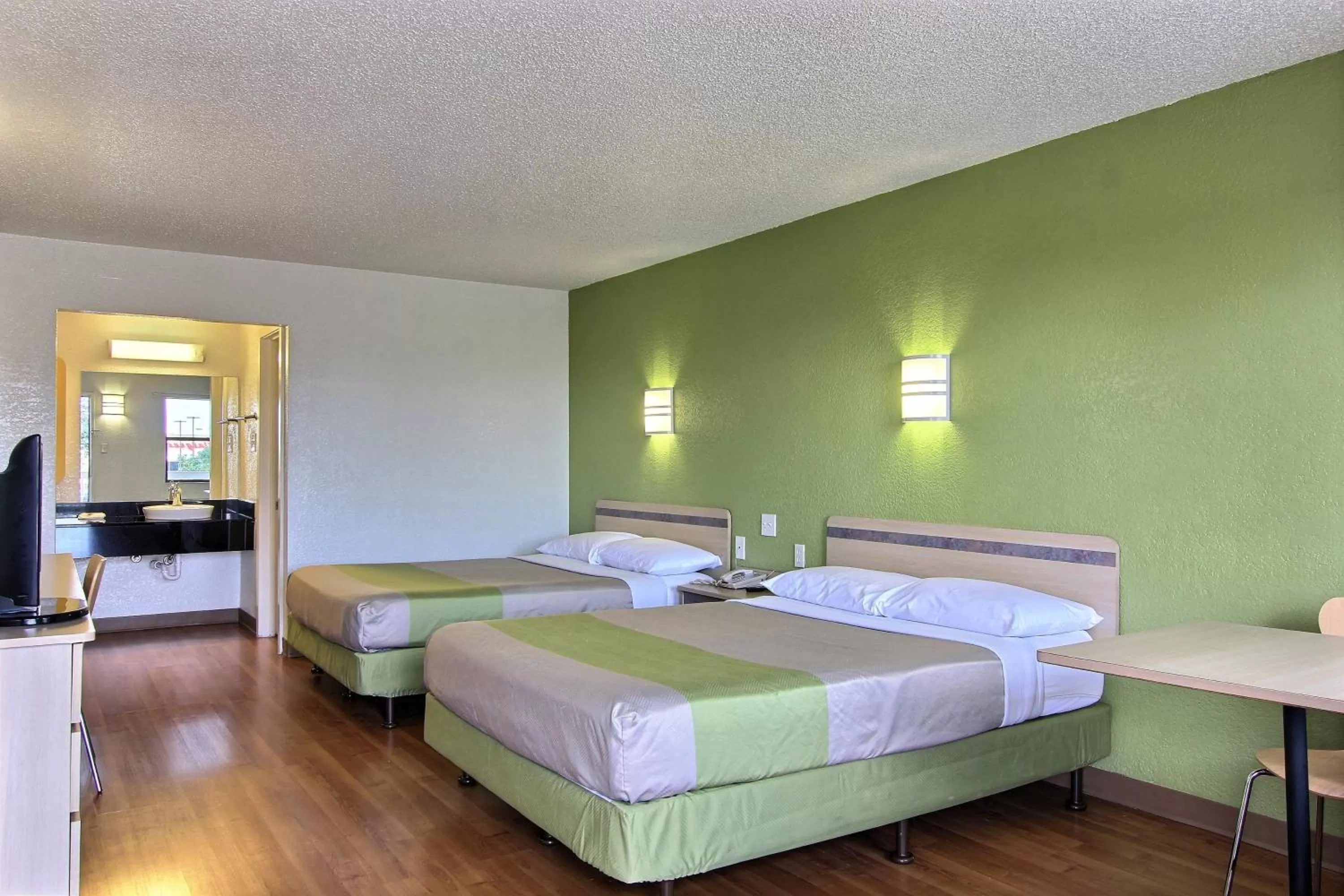 Bedroom, Bed in Motel 6 Austin, TX - Central Downtown UT