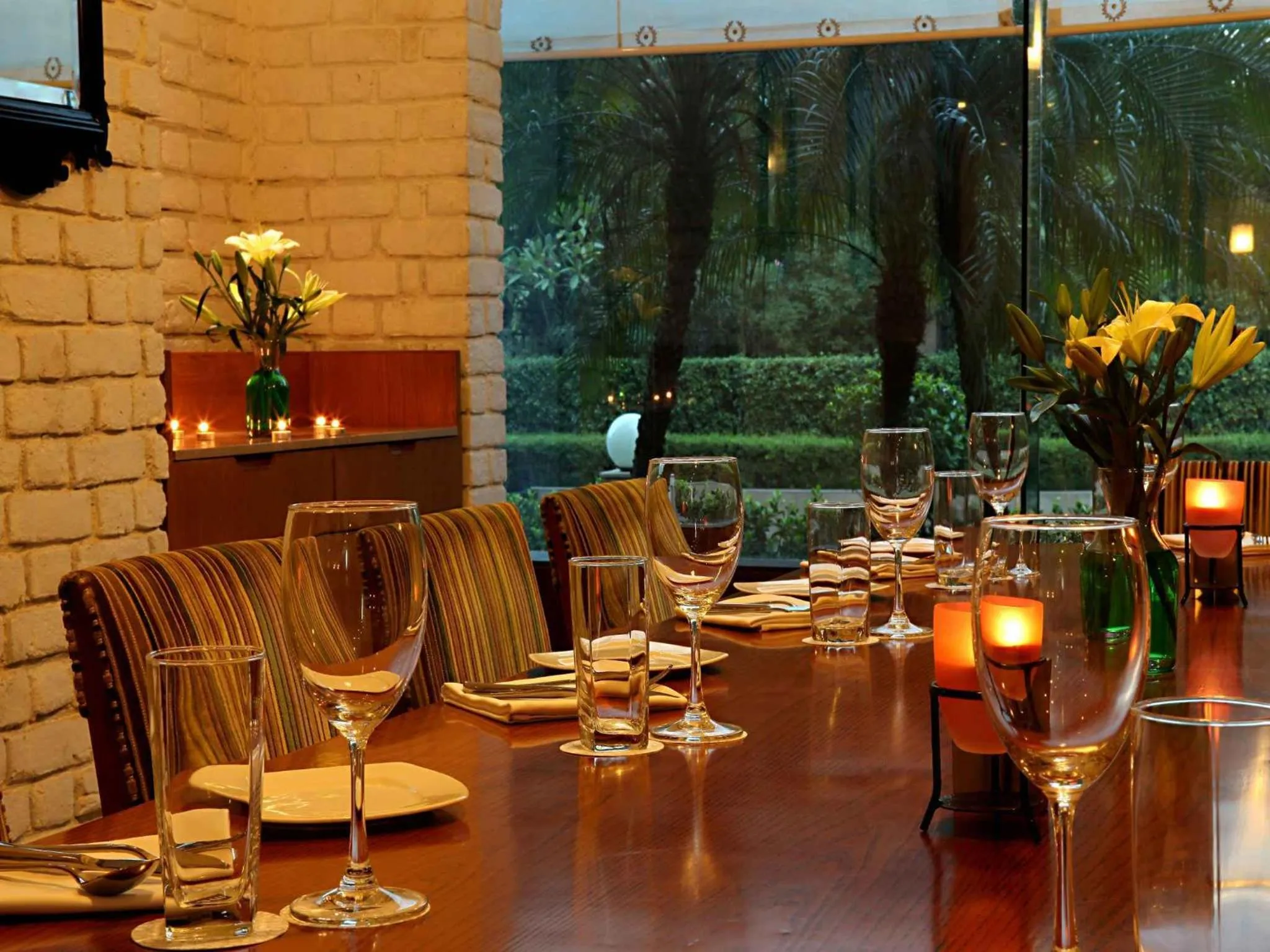 Restaurant/places to eat in The Metropolitan Hotel & Spa New Delhi