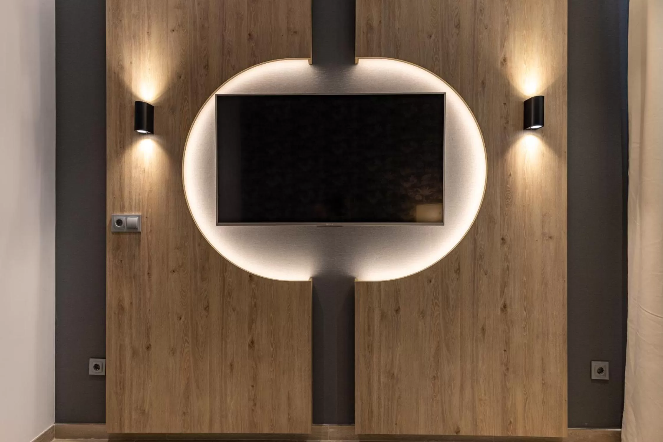 TV and multimedia in BiBo Suites San Agustín