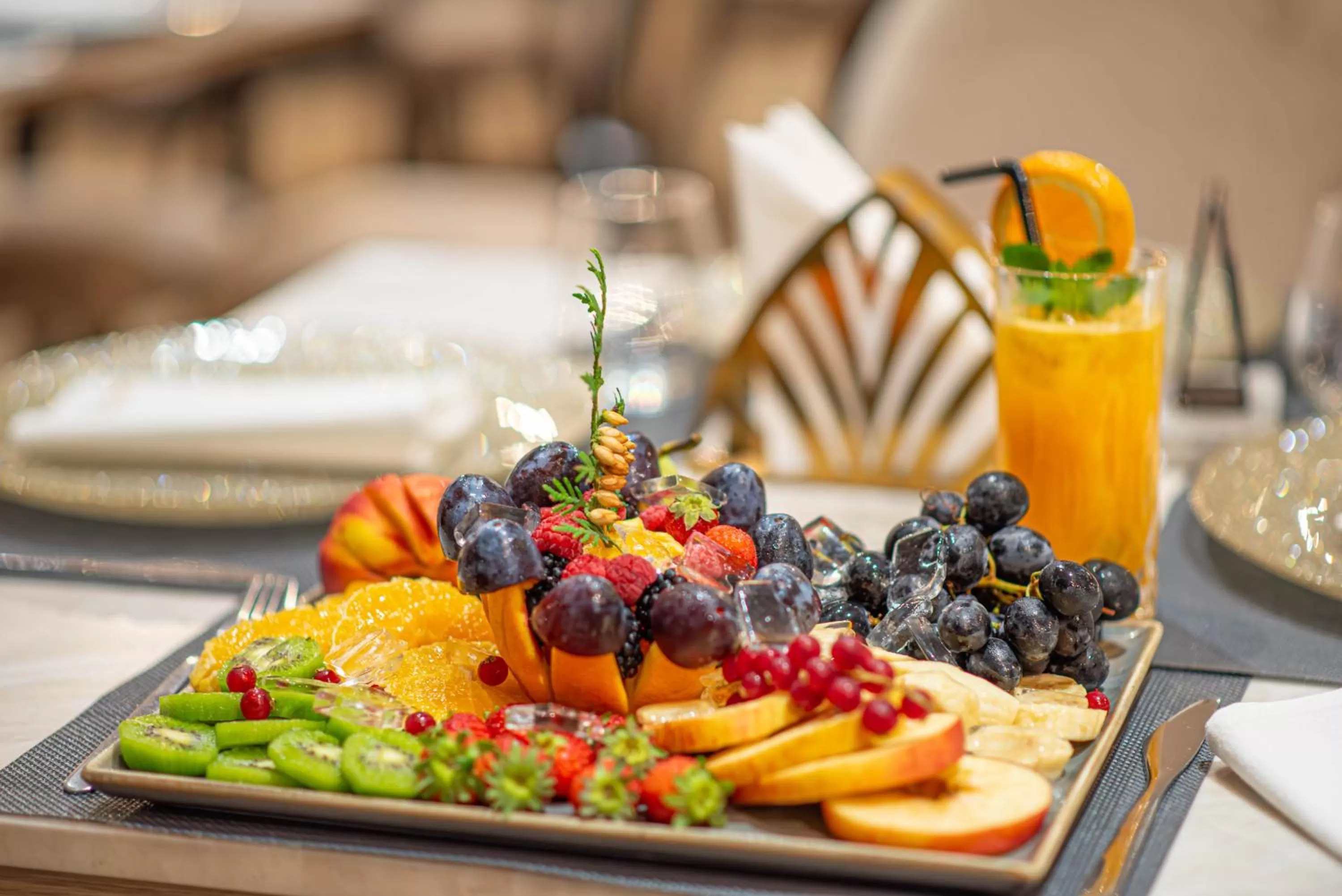 Restaurant/places to eat in Hotel Carpathia