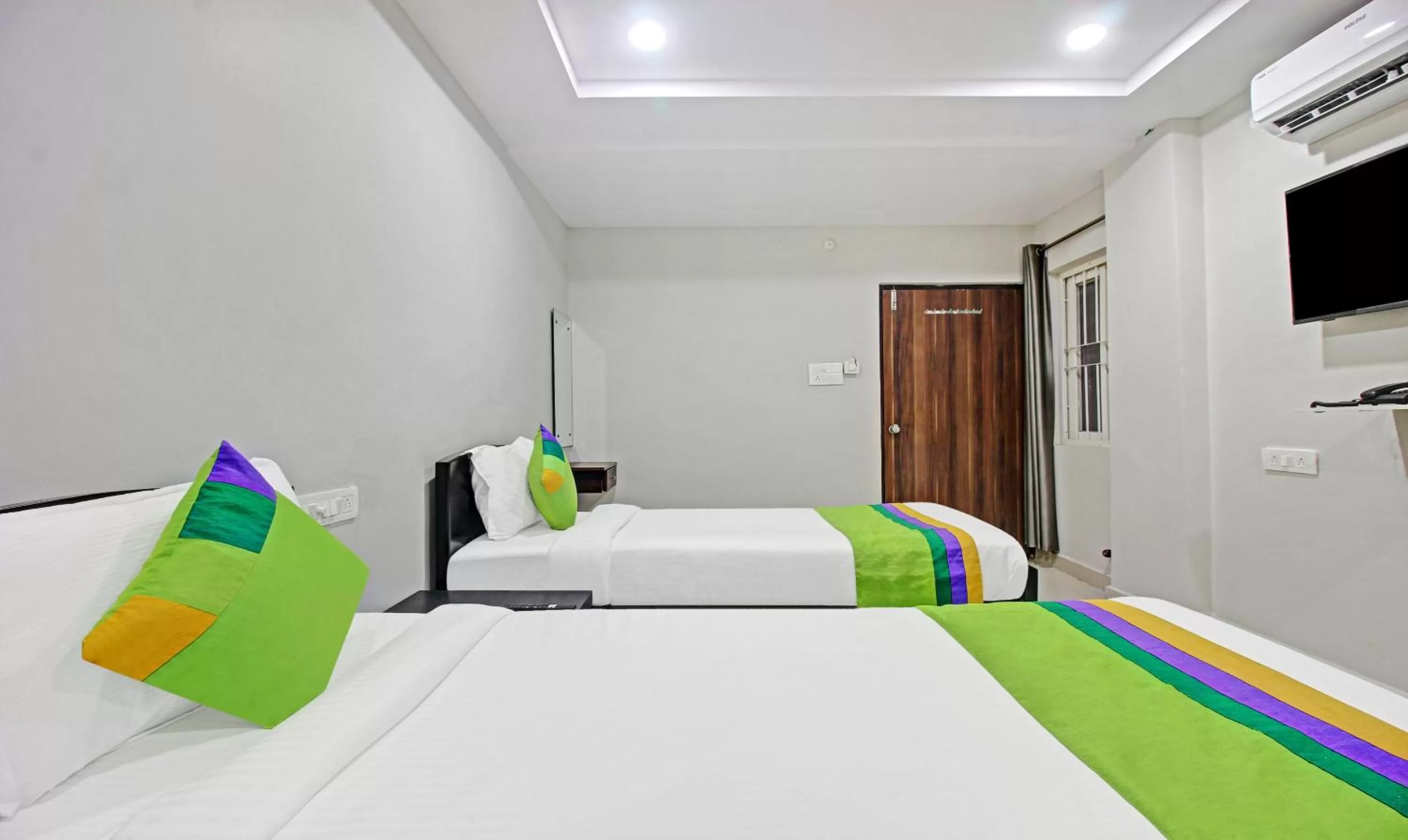 Bedroom, Bed in Itsy Hotels Sunrise Grand, Hitech City
