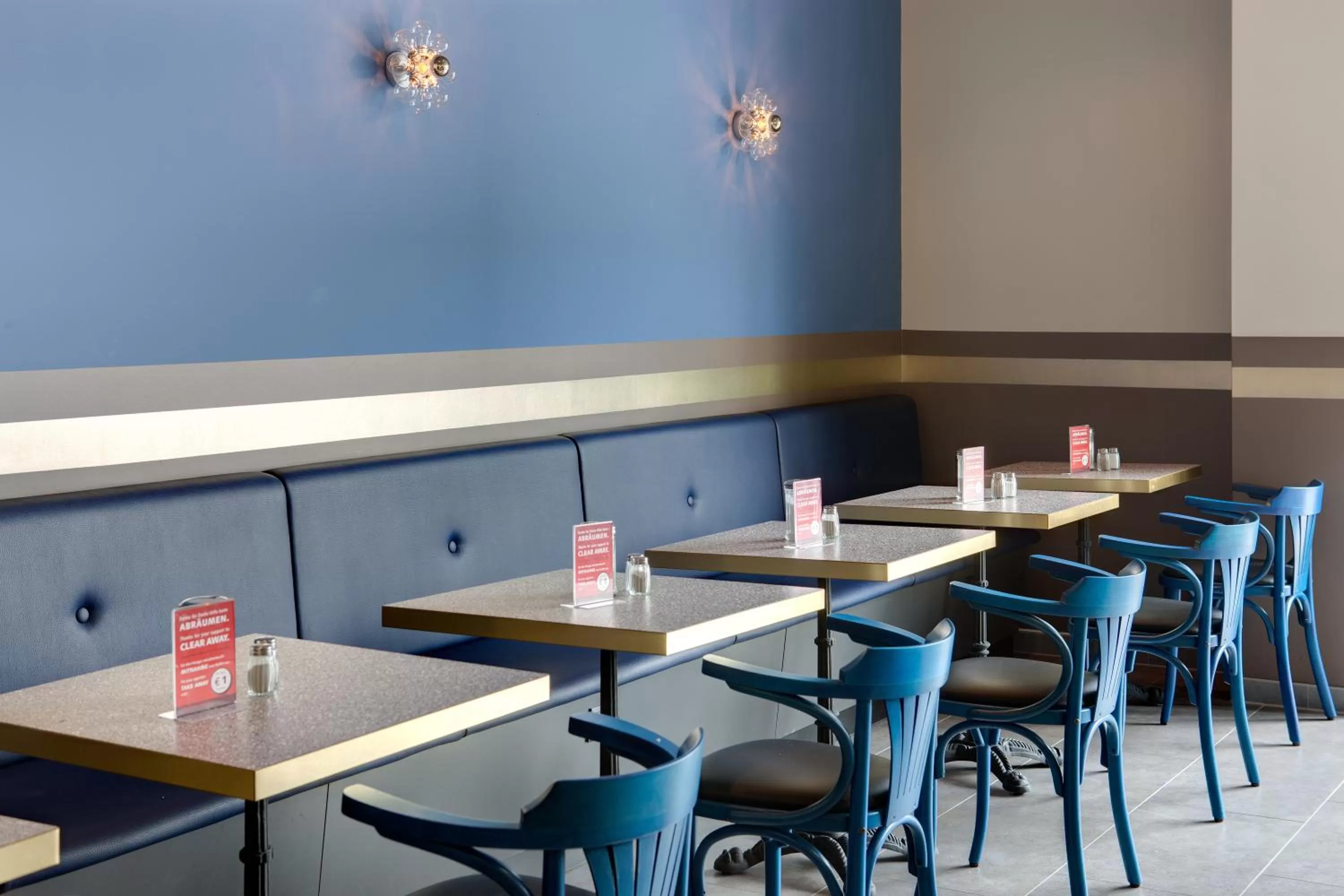 Restaurant/places to eat in MEININGER Hotel Salzburg City Center