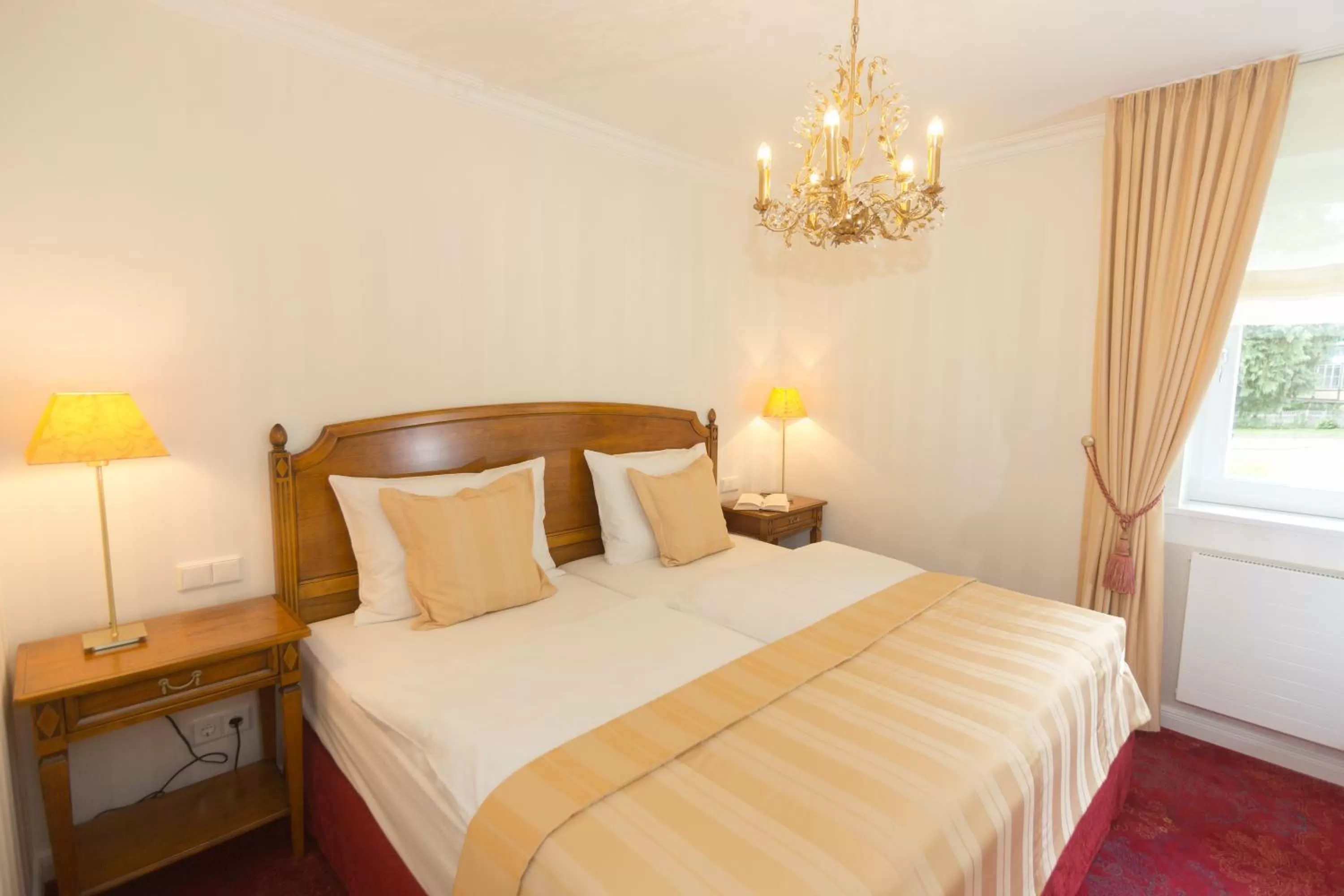 Bedroom, Bed in Hotel Erbprinzenpalais