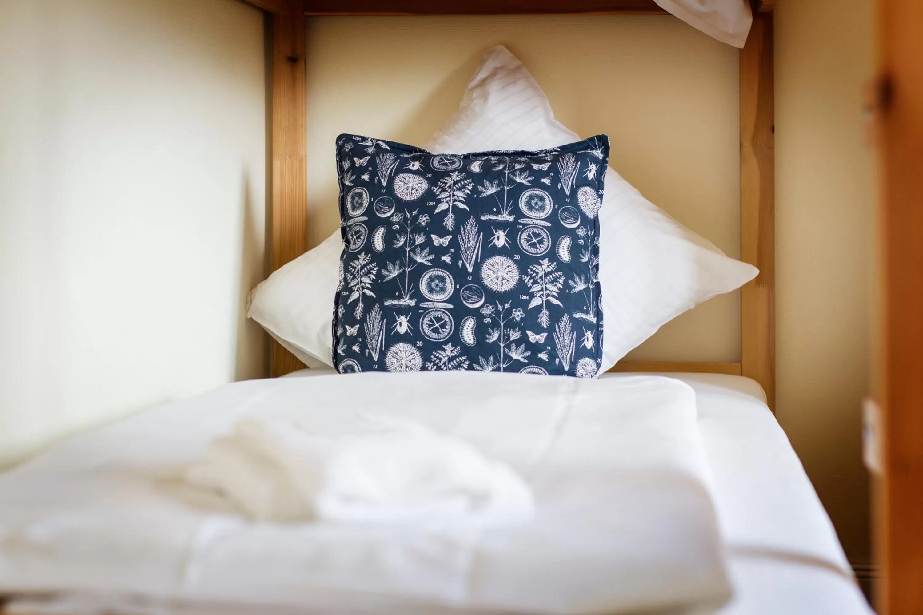 Decorative detail, Bed in Das Frühstückshotel Büsum