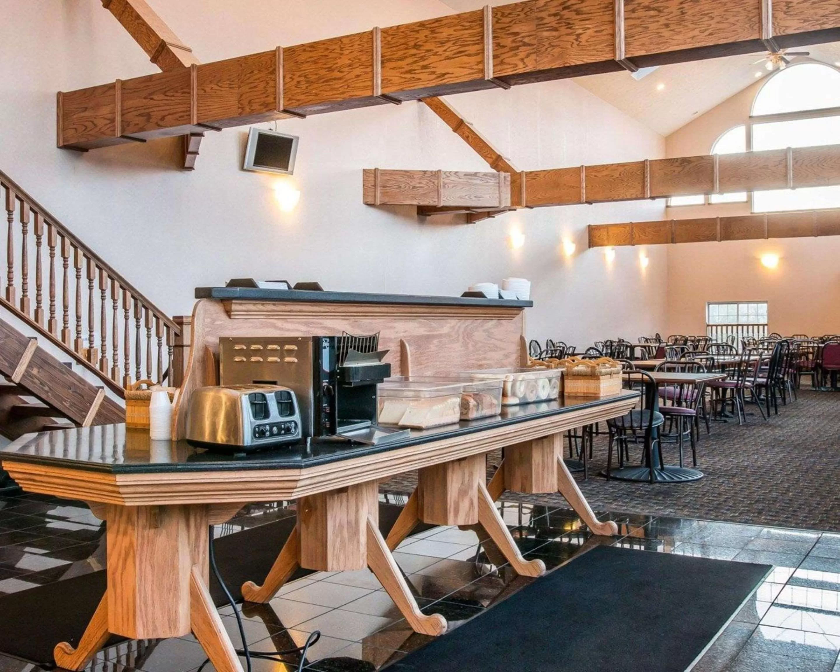 Restaurant/places to eat in Clarion Hotel Mackinaw City Beachfront