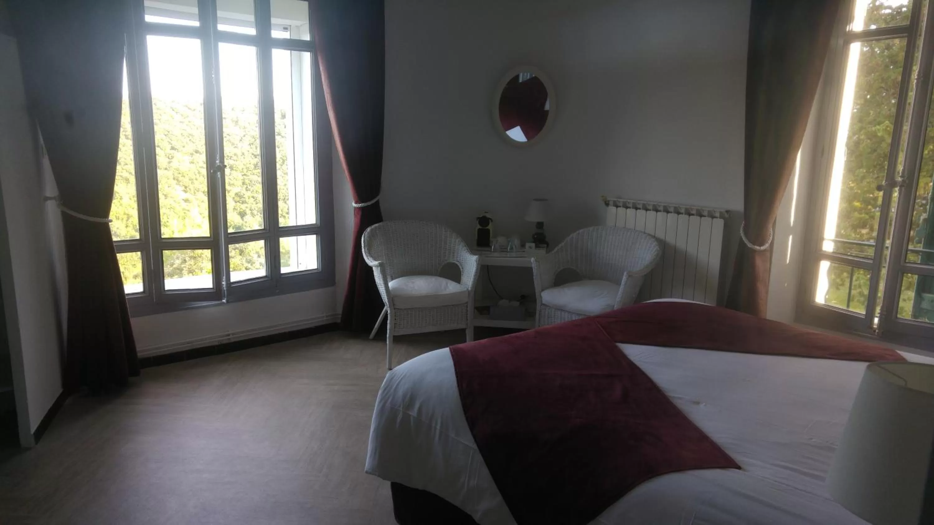 Photo of the whole room, Bed in Le Moulin de Varrians