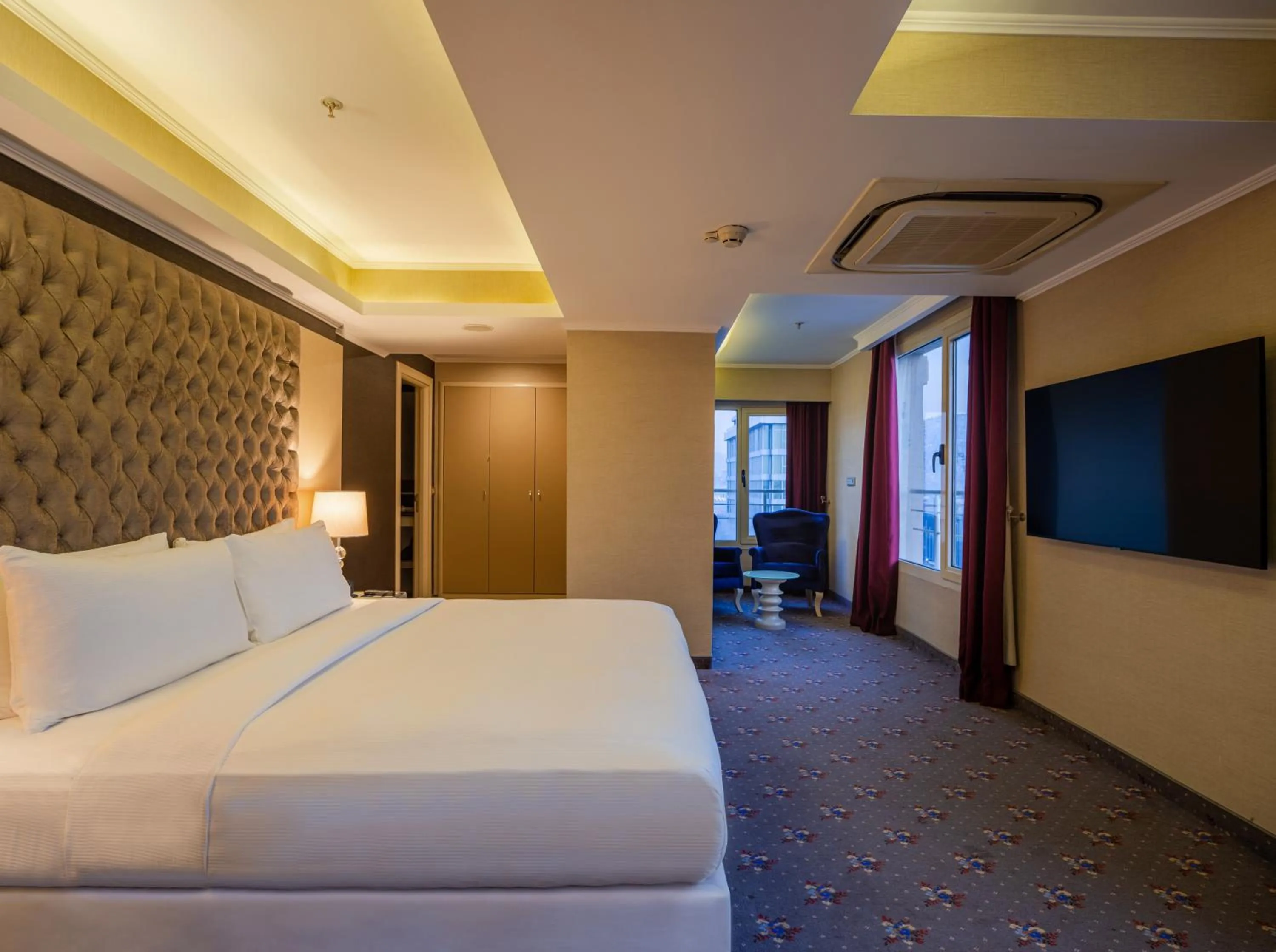 Bed in DoubleTree by Hilton Izmir - Alsancak