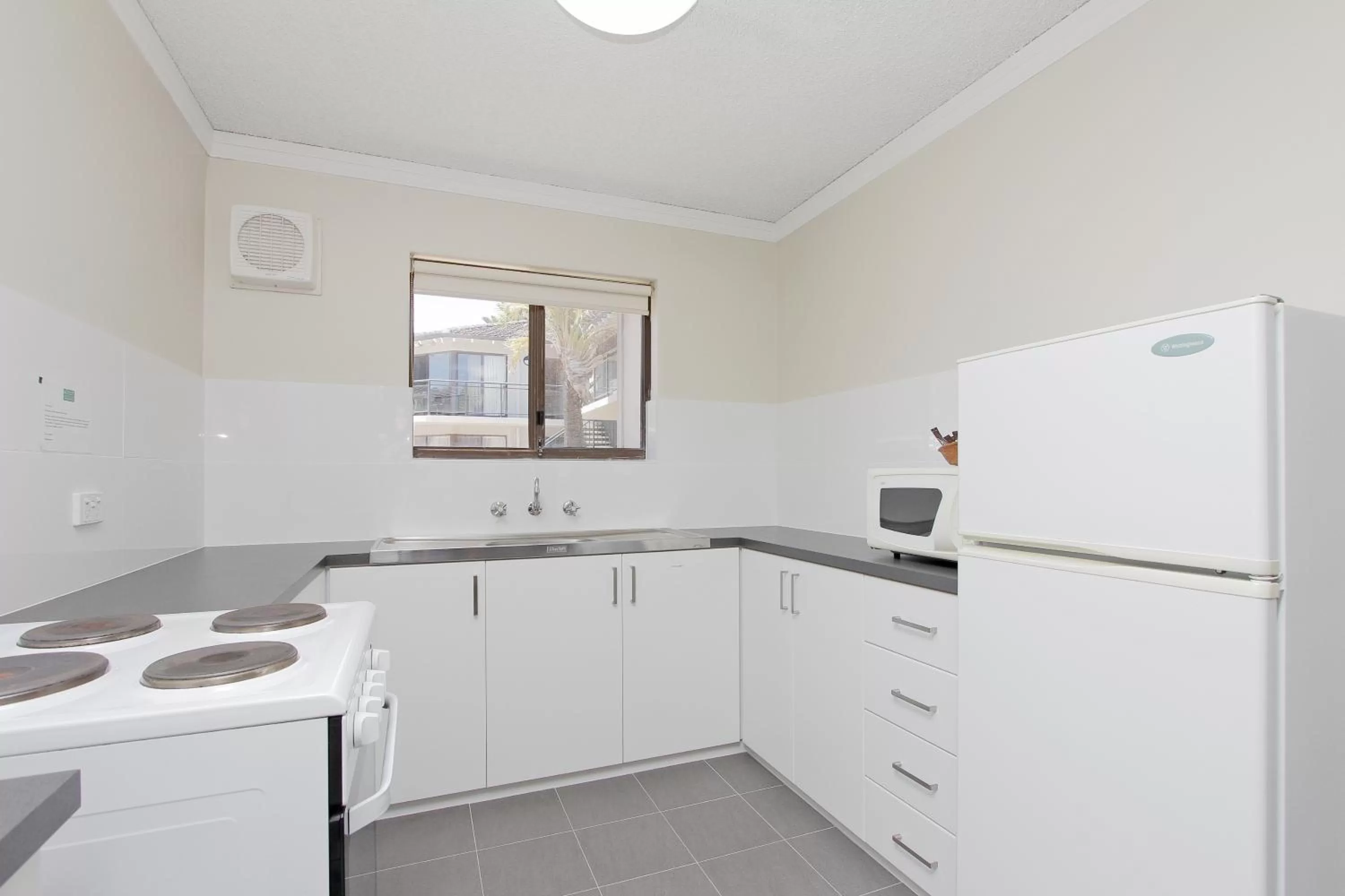Kitchen or kitchenette in Quality Resort Sorrento Beach