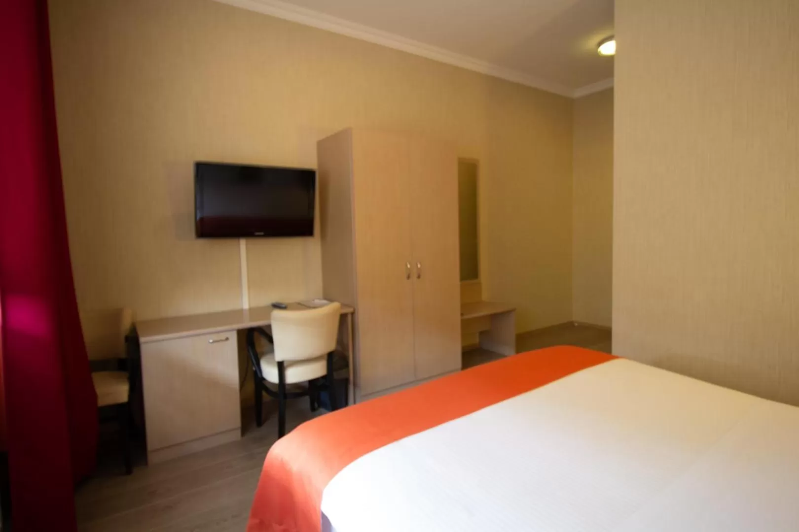 Photo of the whole room, Bed in Hotel Taormina Brussels Airport