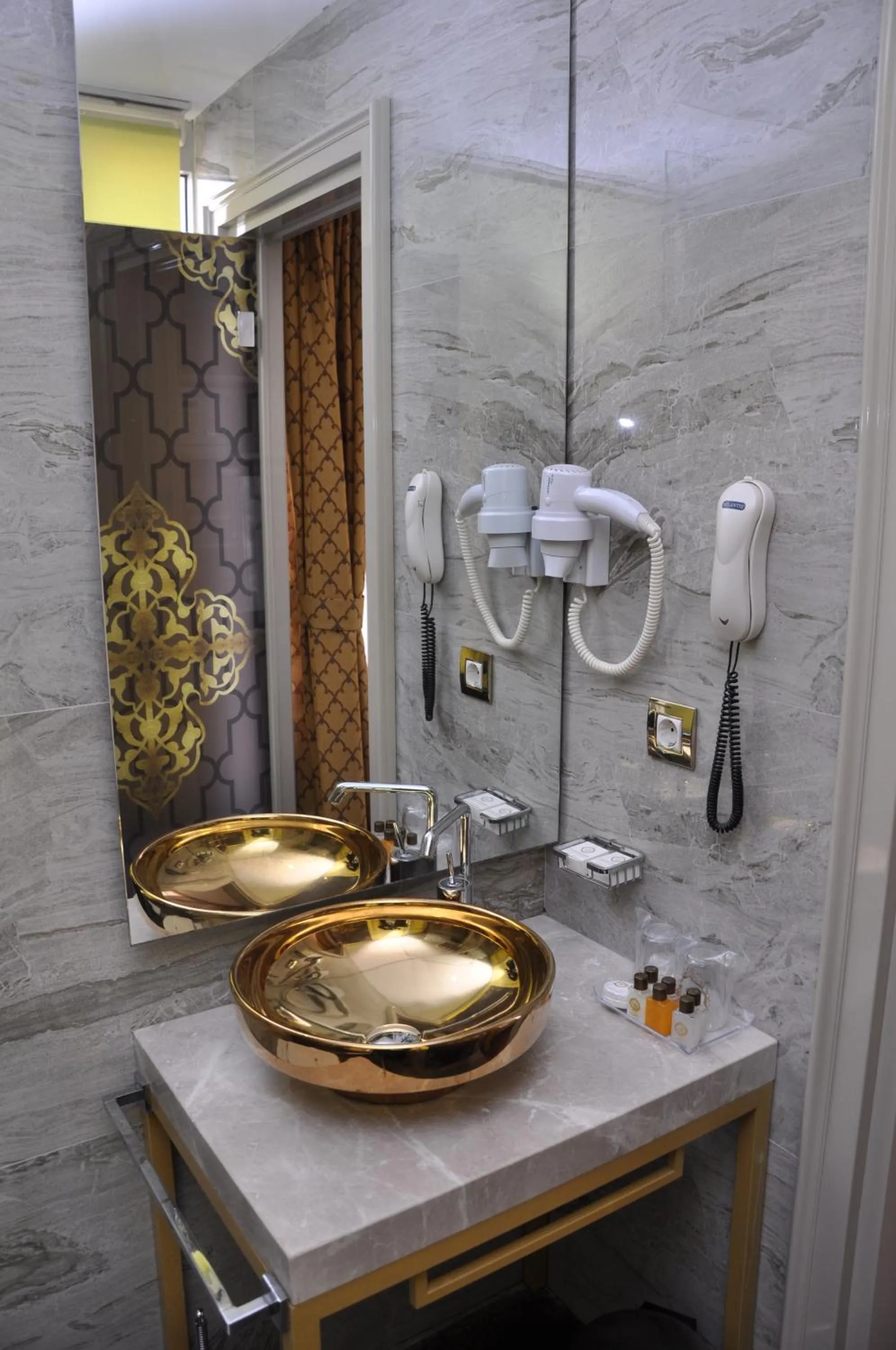 Shower in Taksim Star Hotel