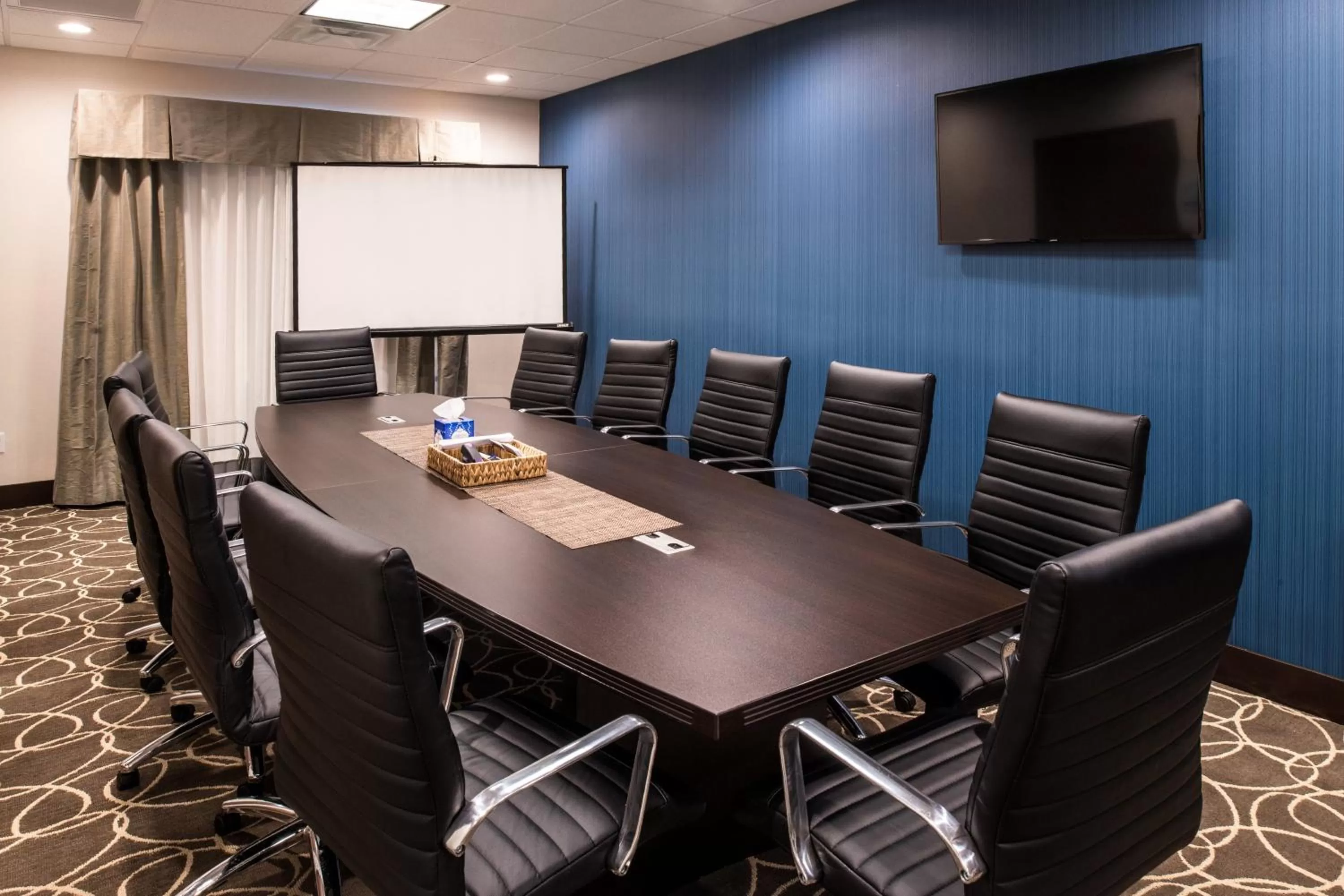 Meeting/conference room in Holiday Inn Express & Suites Bakersfield Airport by IHG