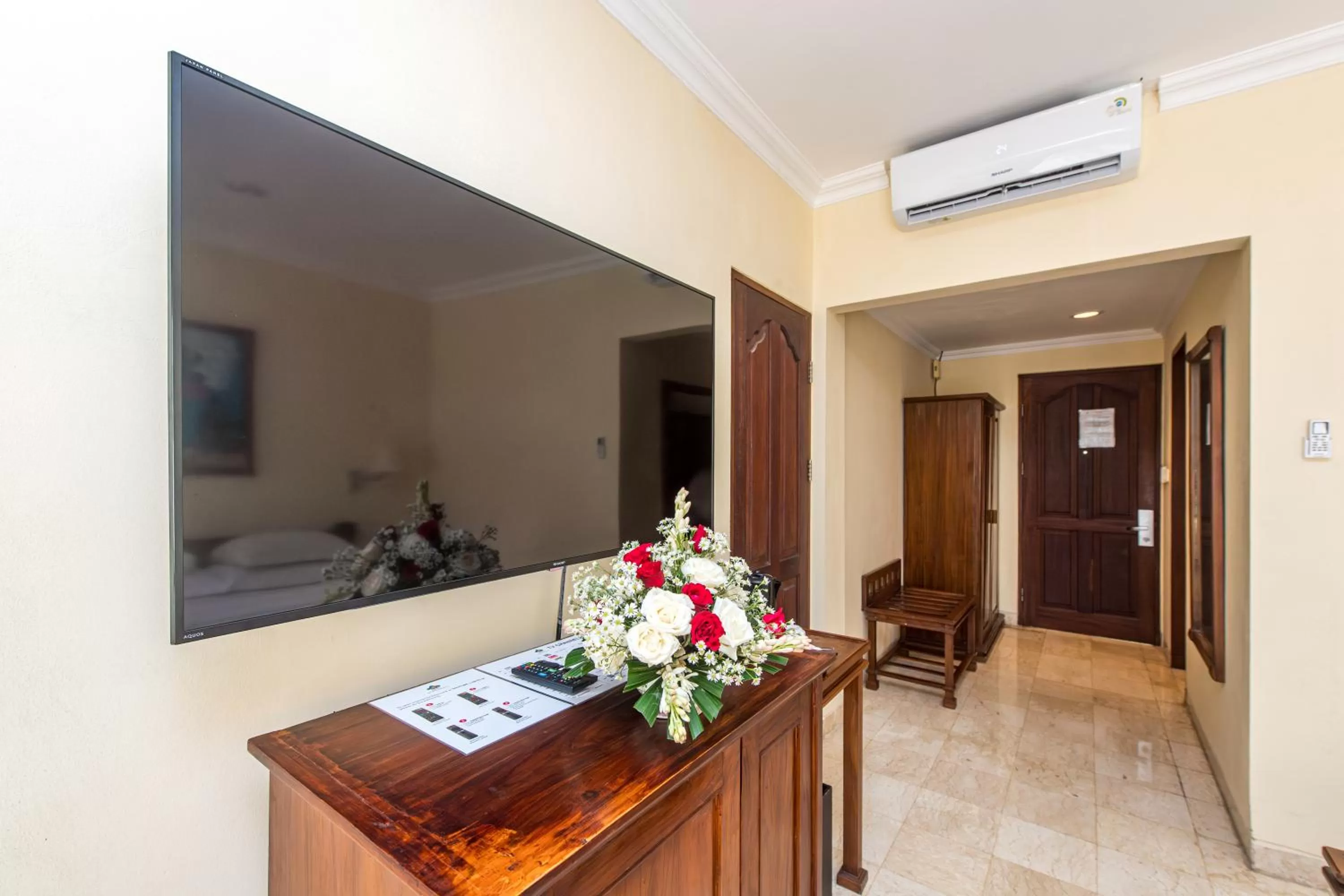 TV and multimedia in Hotel Kumala Pantai