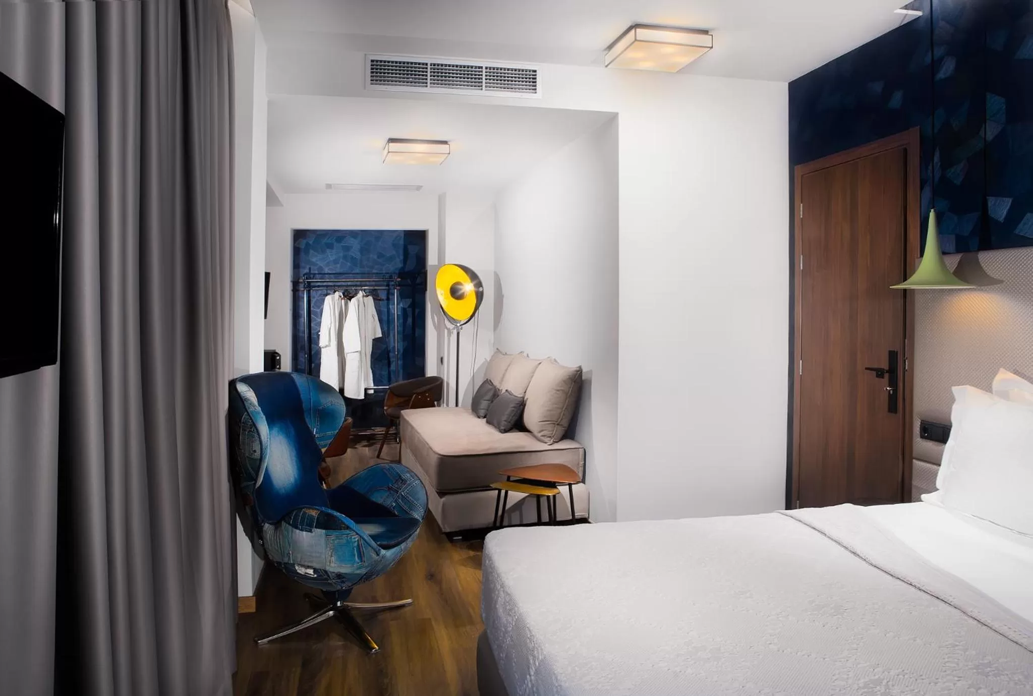 Bed in 360Degrees Pop Art Hotel