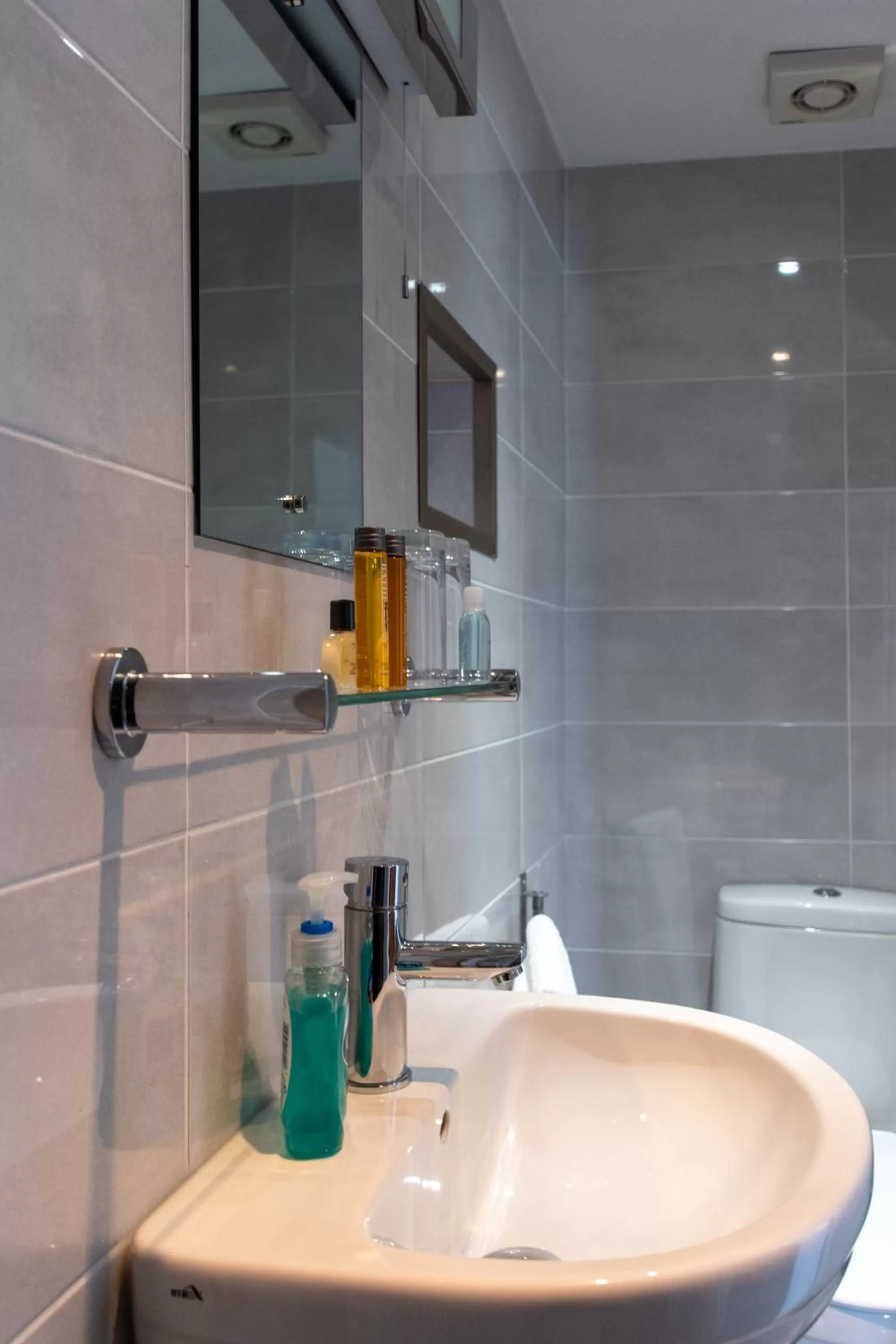 Bathroom in New Steine Hotel - B&B