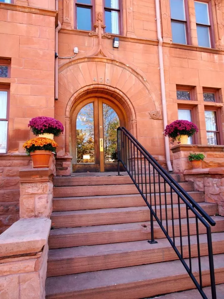 Facade/entrance in Patterson Inn