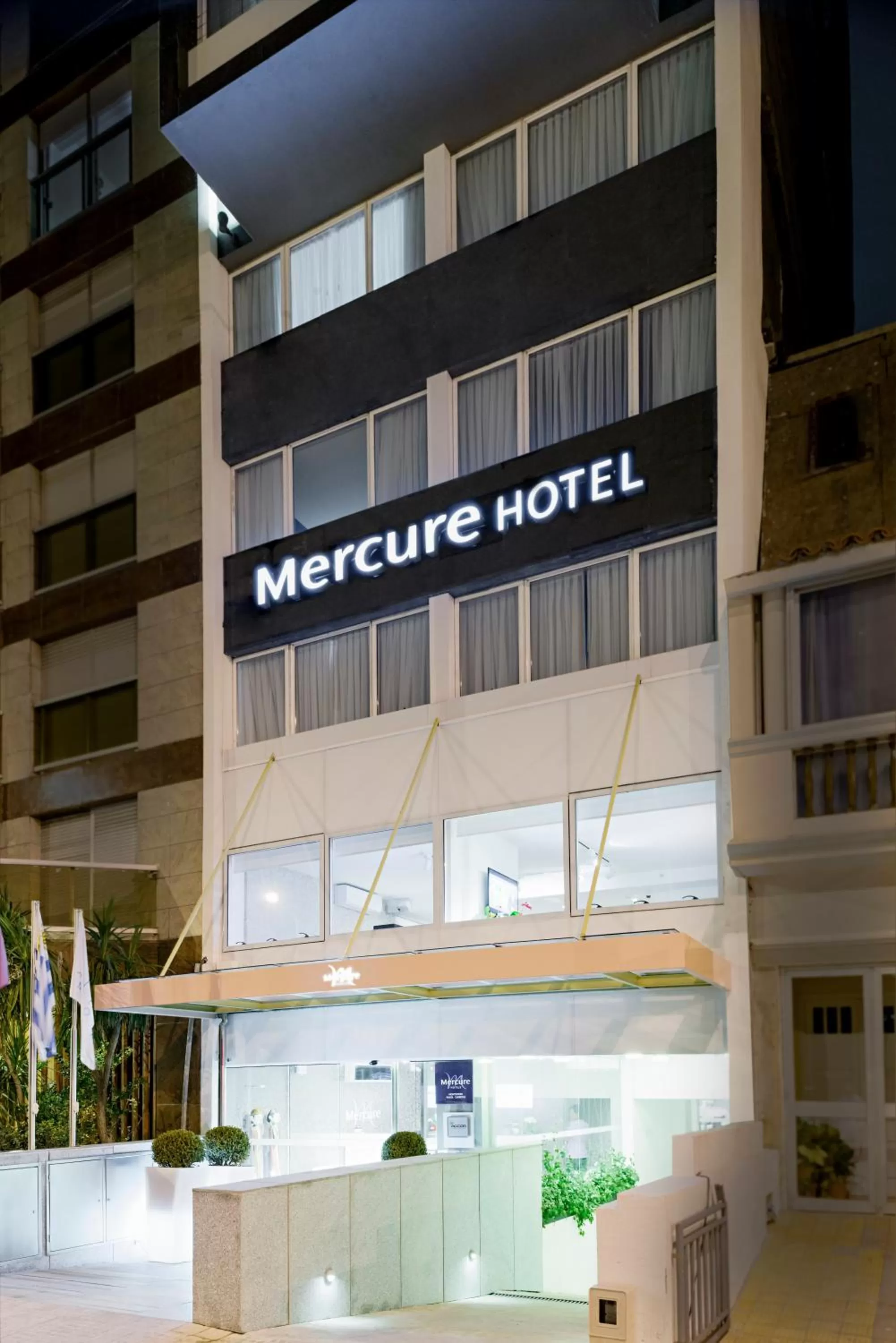 Facade/entrance in Mercure Montevideo Punta Carretas