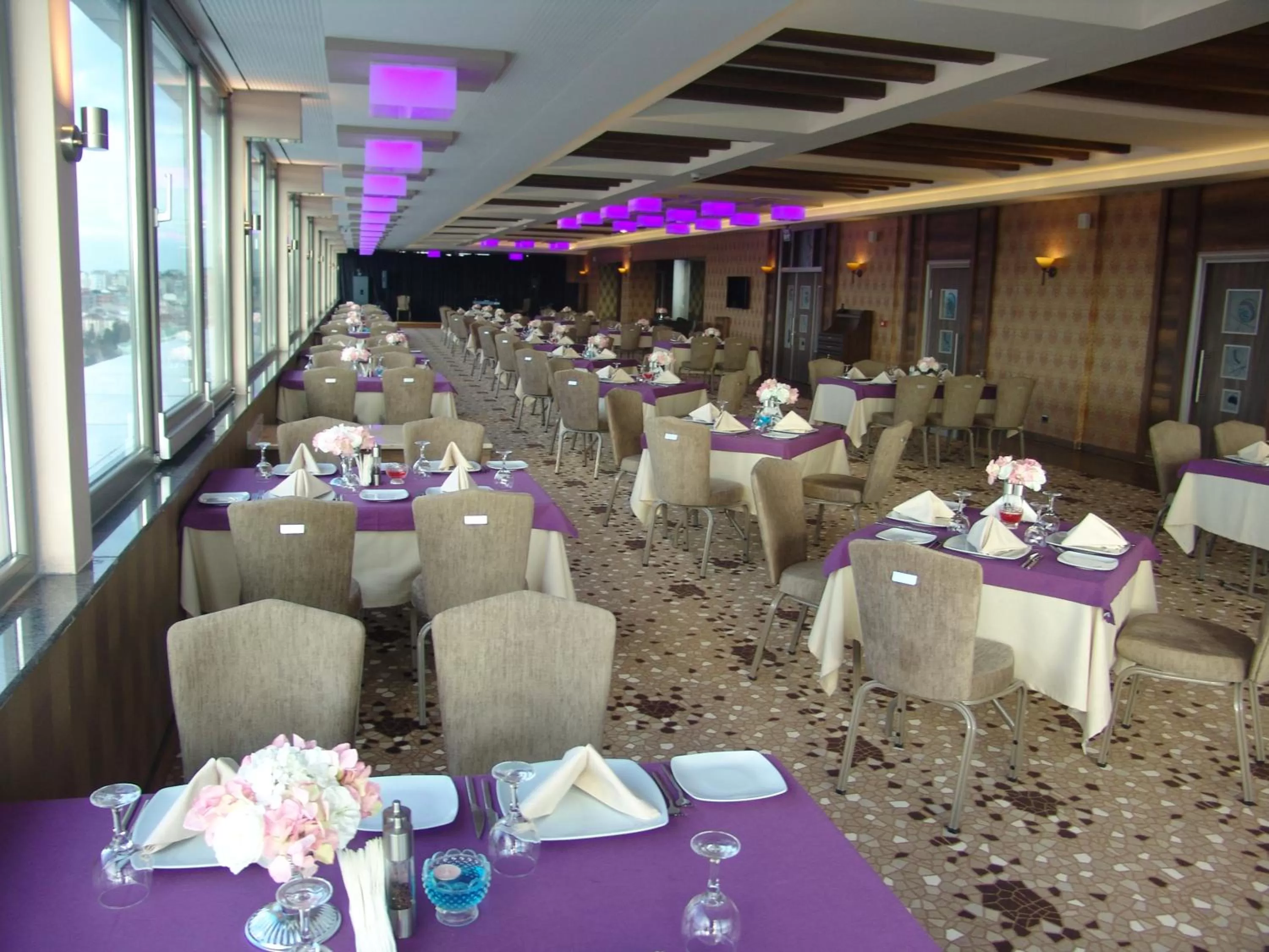 Restaurant/places to eat in Grand Asya Hotel