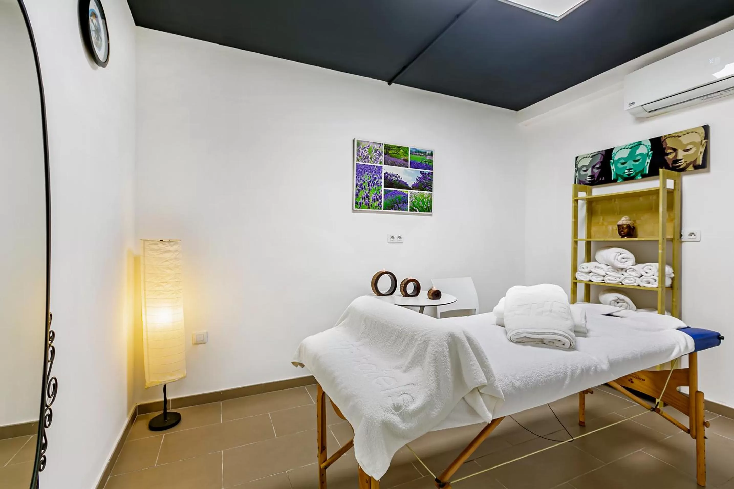 Massage in Hotel THB Flora