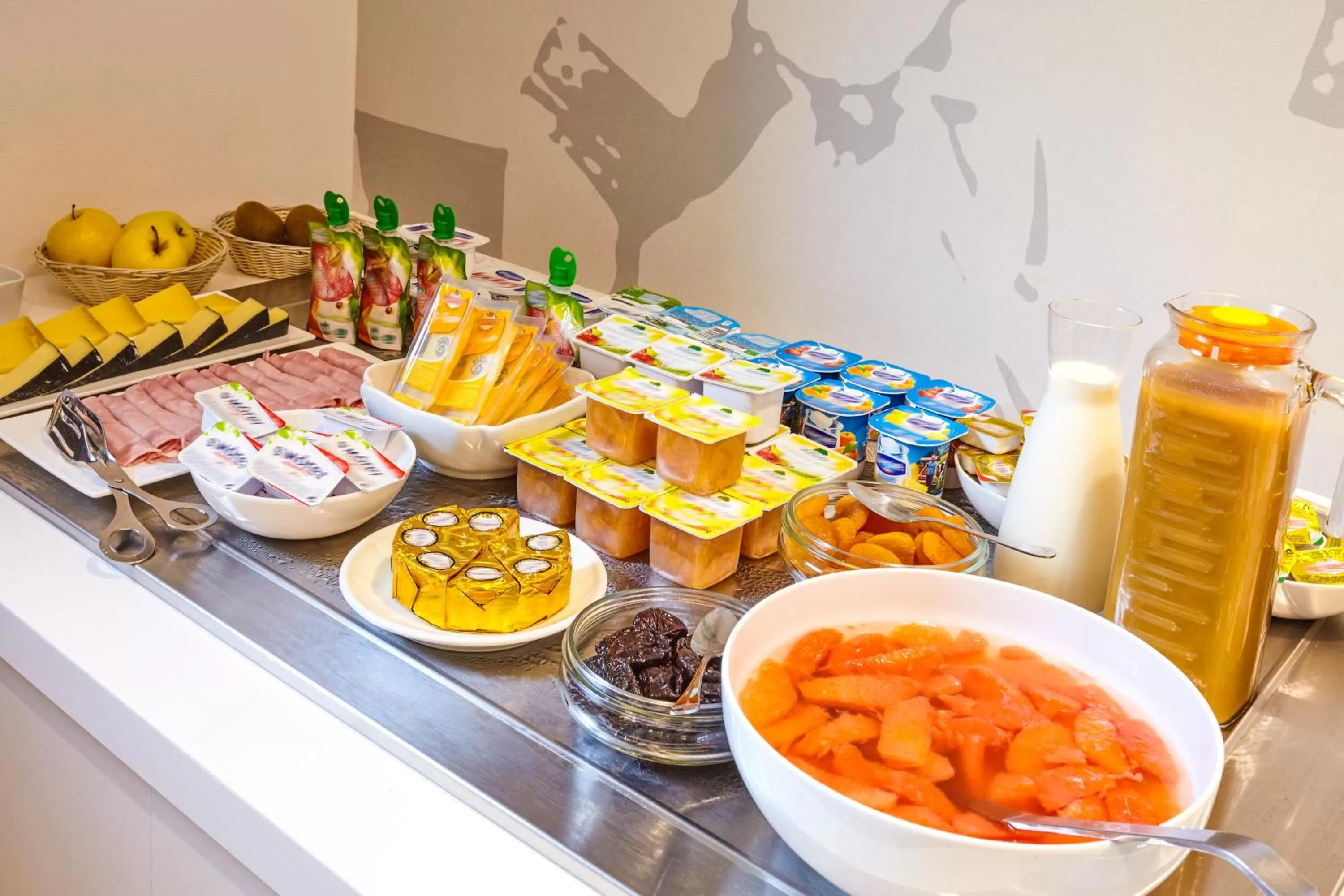 Buffet breakfast in ibis Styles Toulouse Nord Sesquieres