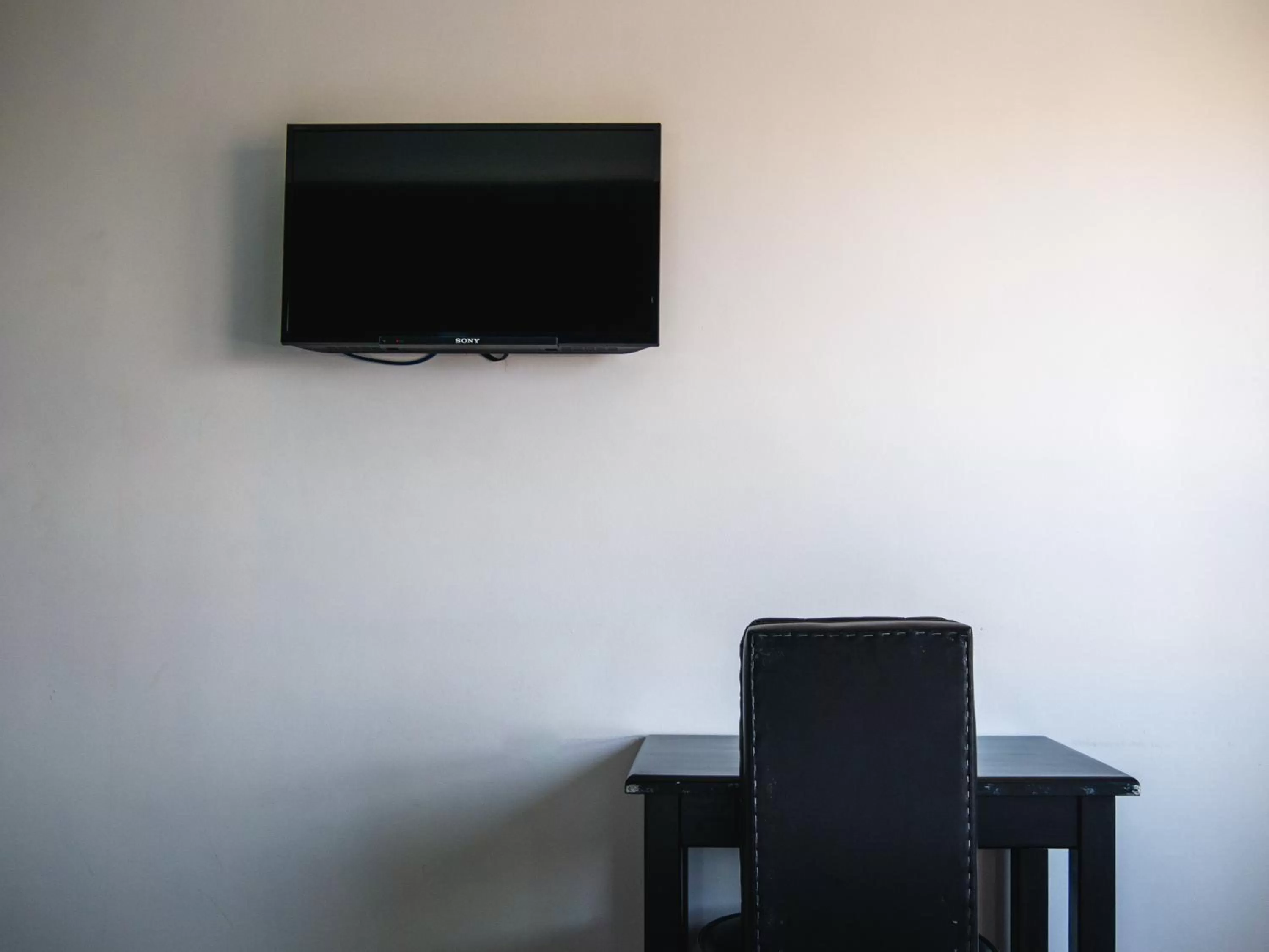 TV and multimedia in Hotel L'Aéroport