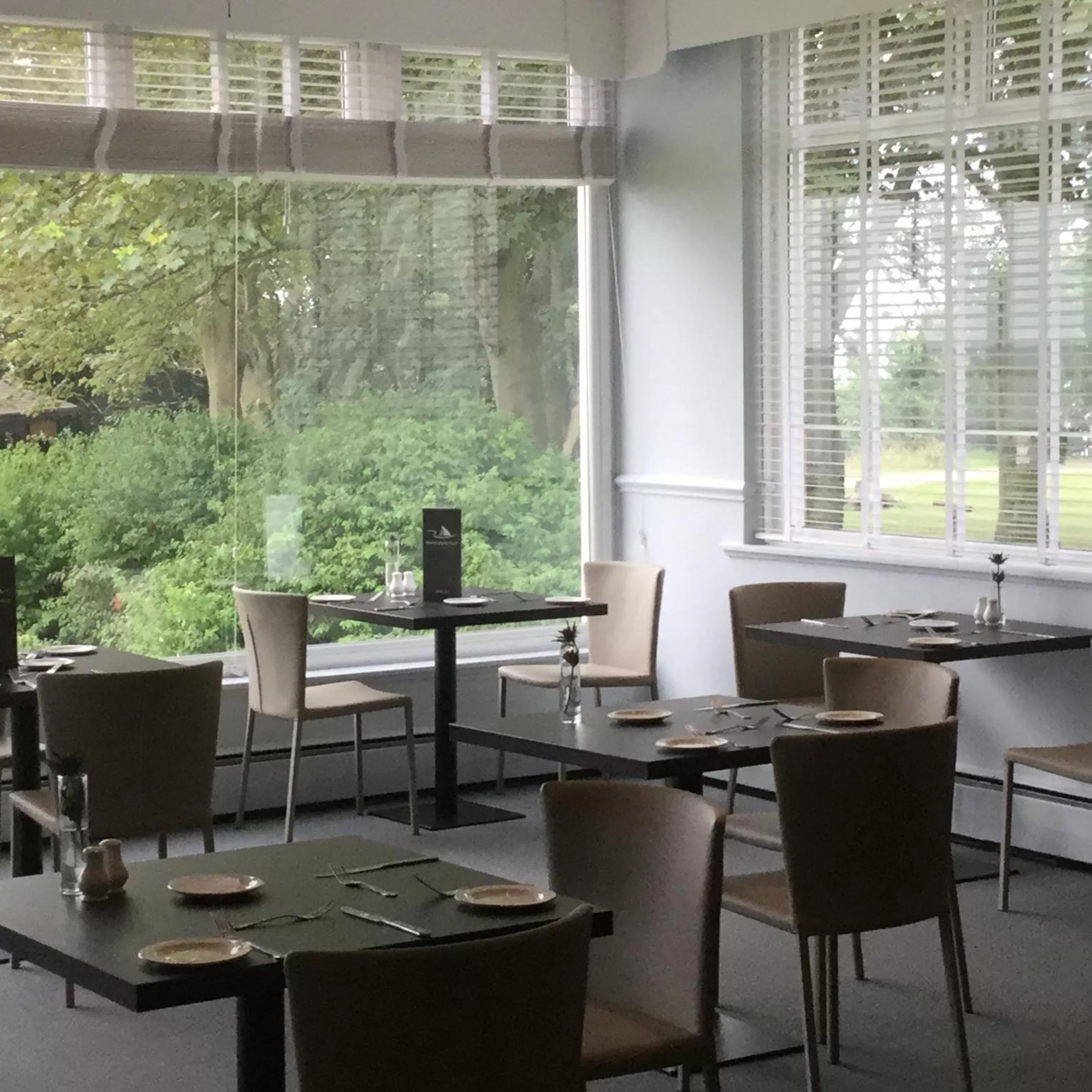 Restaurant/Places to Eat in The White Lodge Hotel