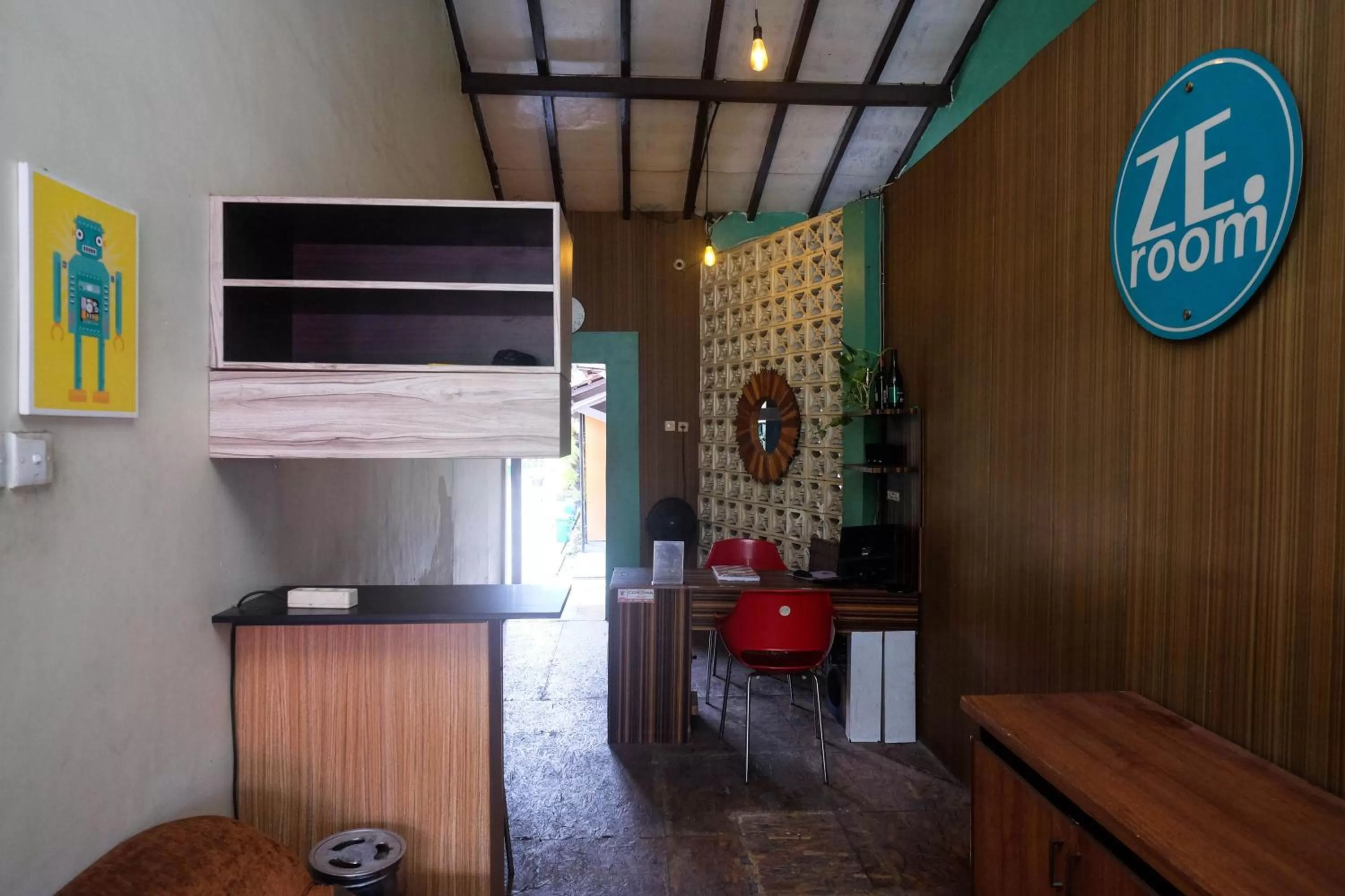 Lobby or reception in RedDoorz near Lotte Mart Maguwoharjo Yogyakarta