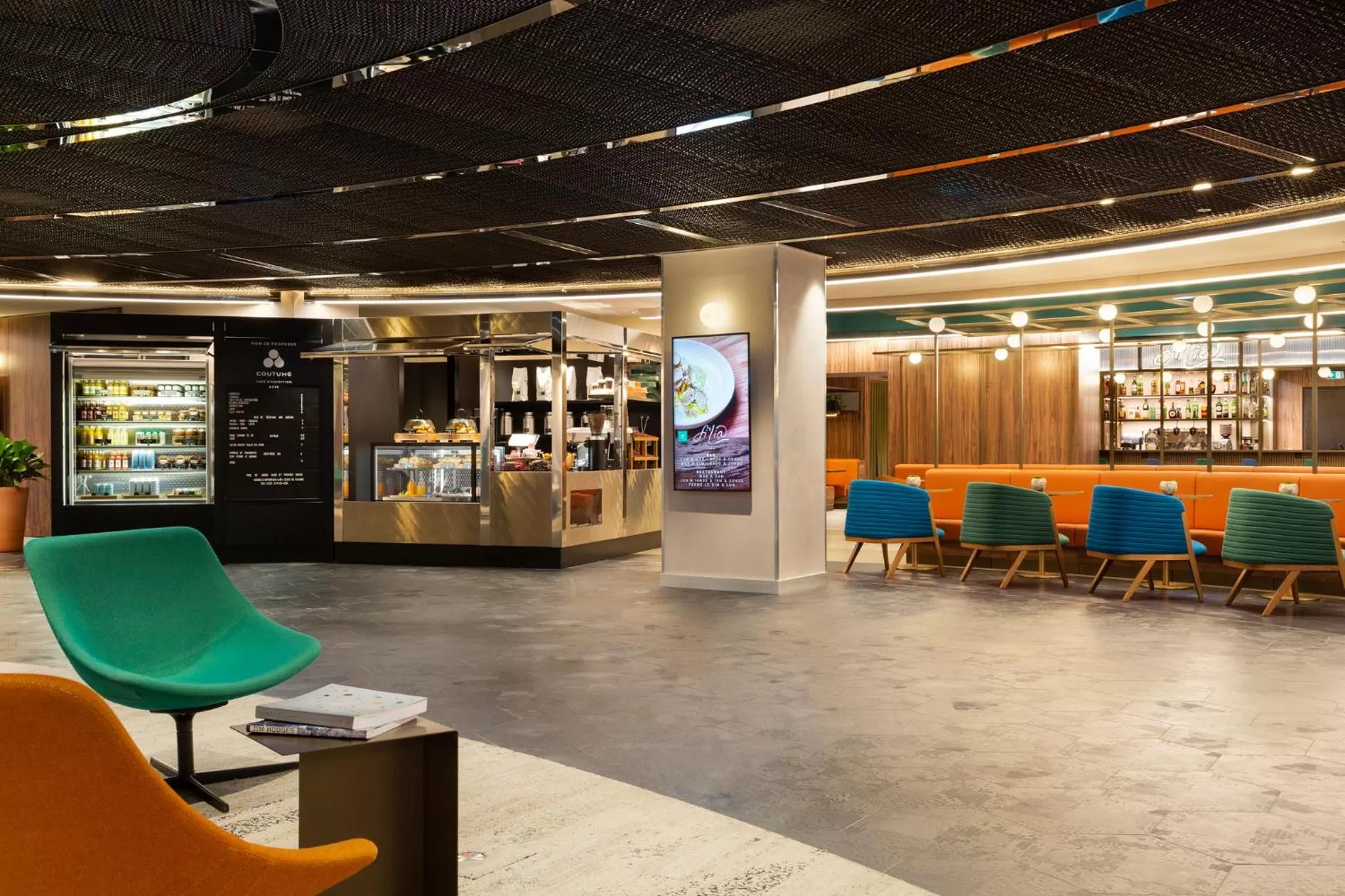 Lobby or reception in Pullman Paris Montparnasse