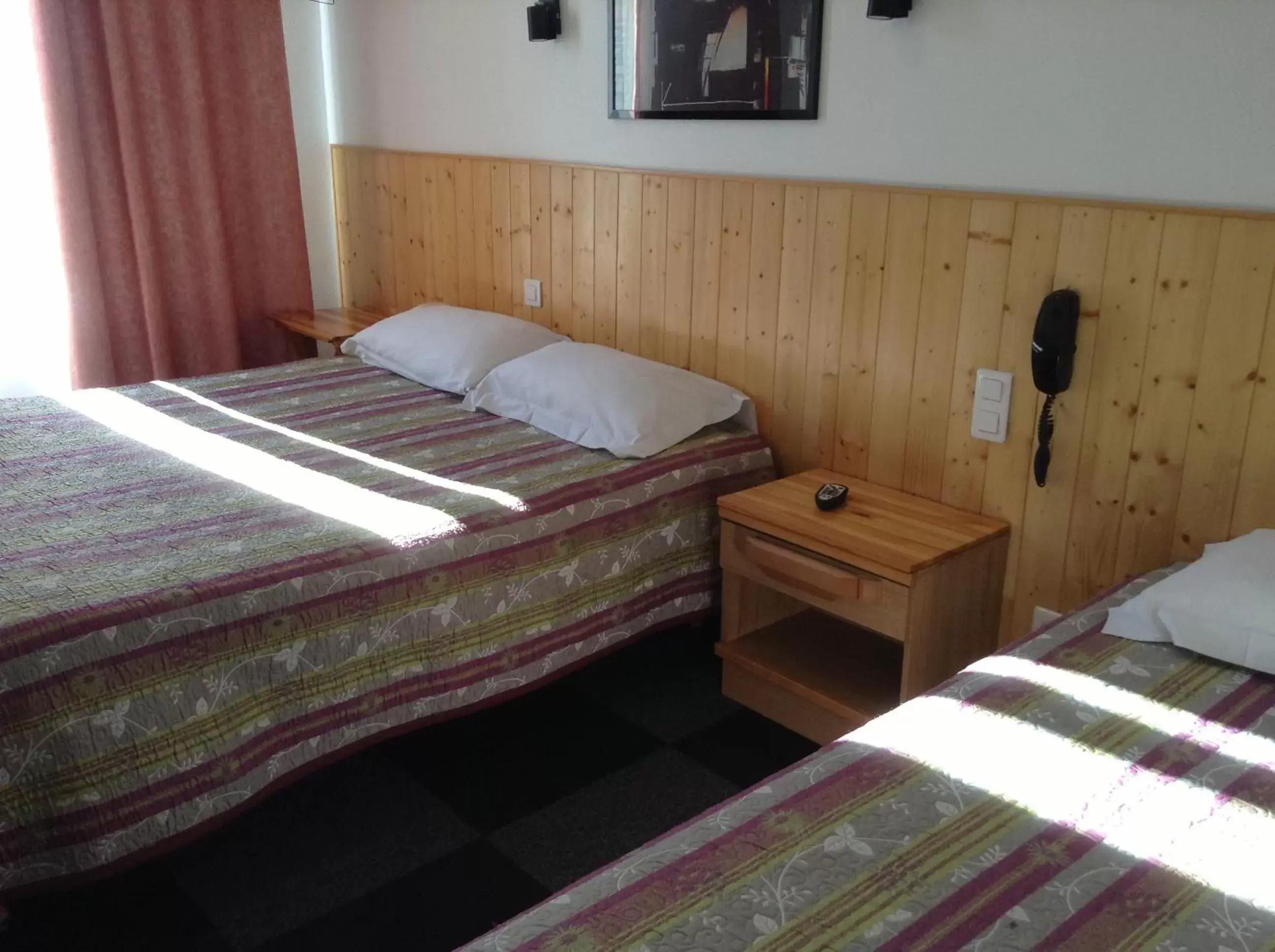 Triple Room in Hôtel Le National Triple Room in Hôtel Le National