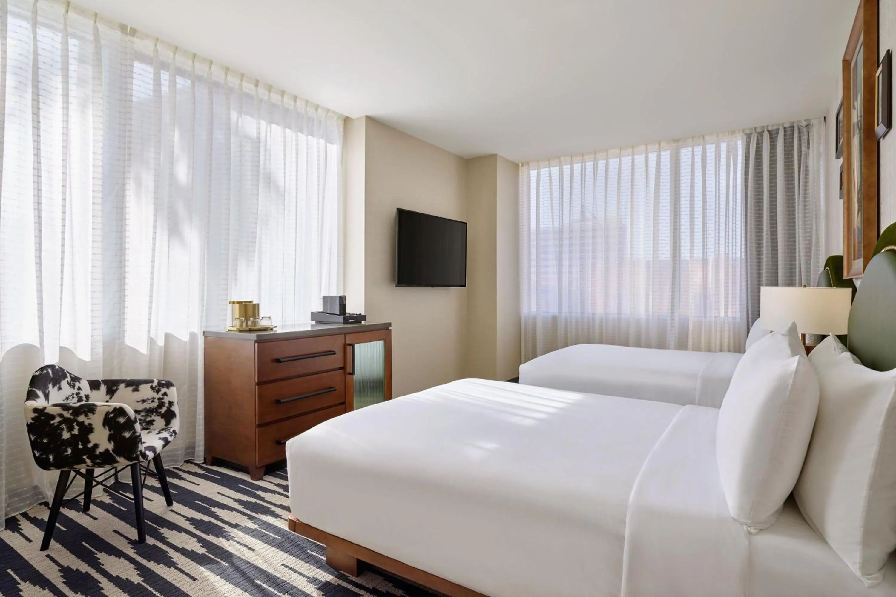 Photo of the whole room, Bed in The Leo Kent Hotel, Tucson, a Tribute Portfolio Hotel