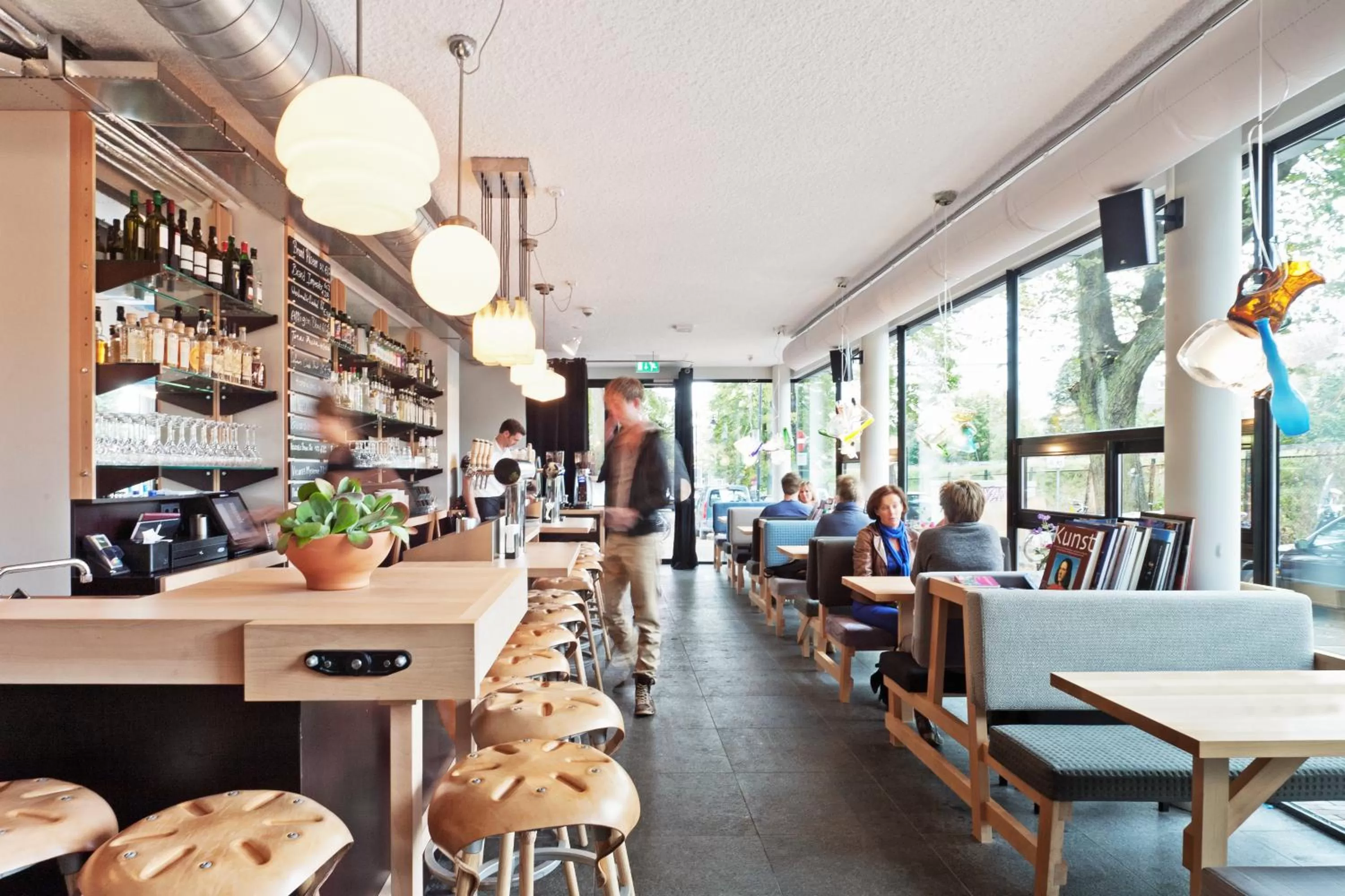 Restaurant/places to eat in Design Hotel Modez