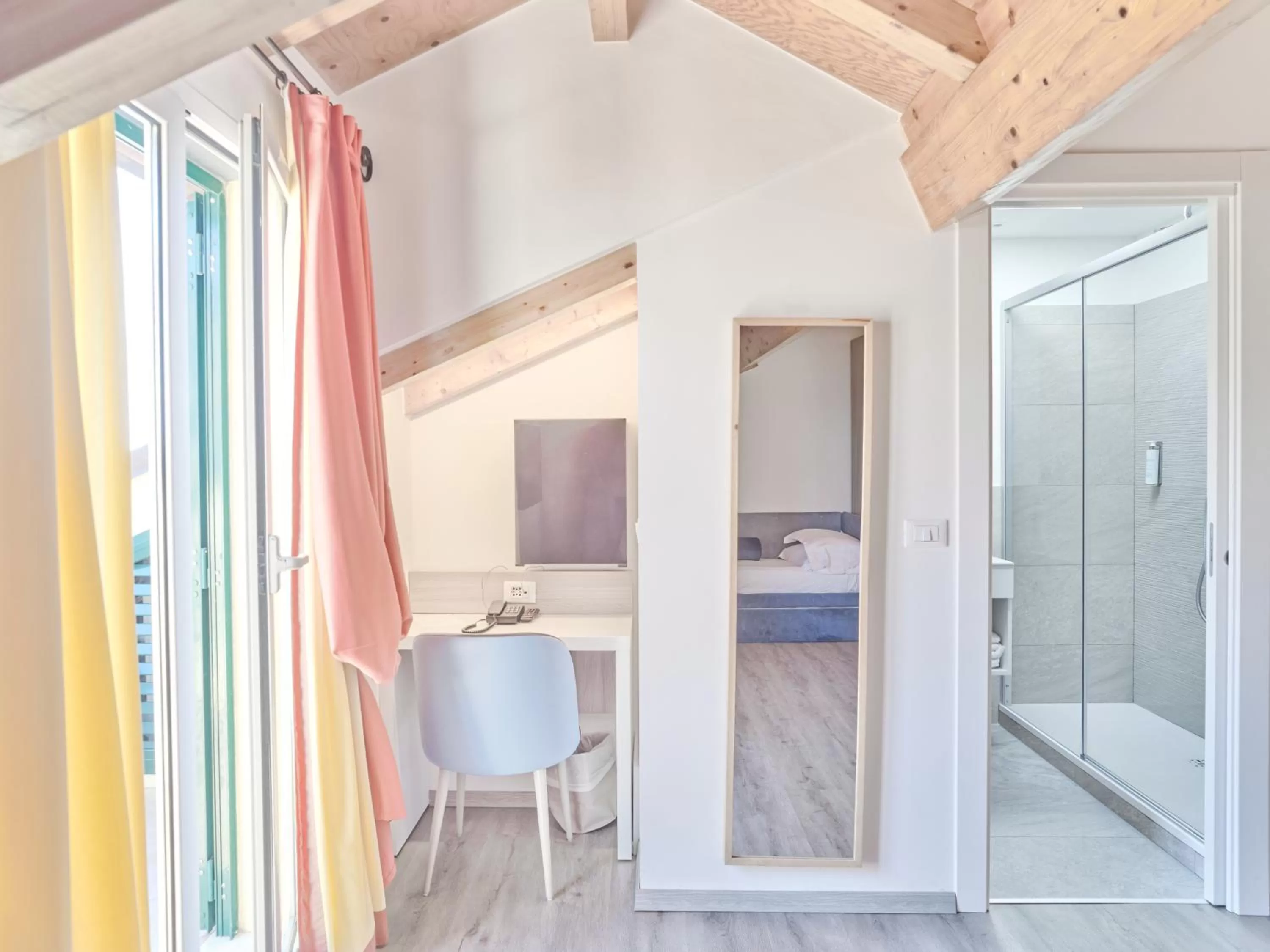 Shower, Bathroom in Hotel Medusa