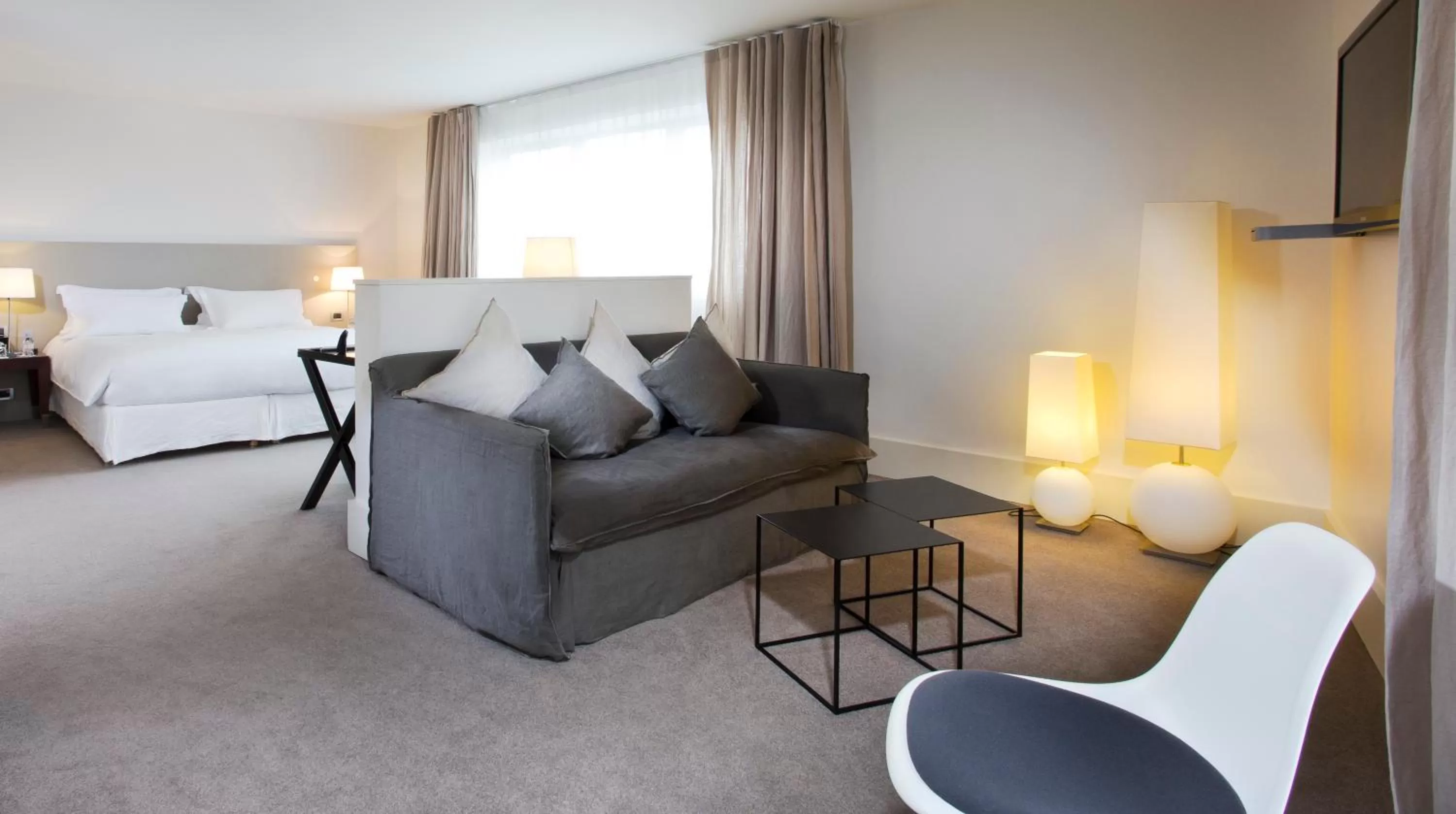 Photo of the whole room in La Maison Champs Elysées