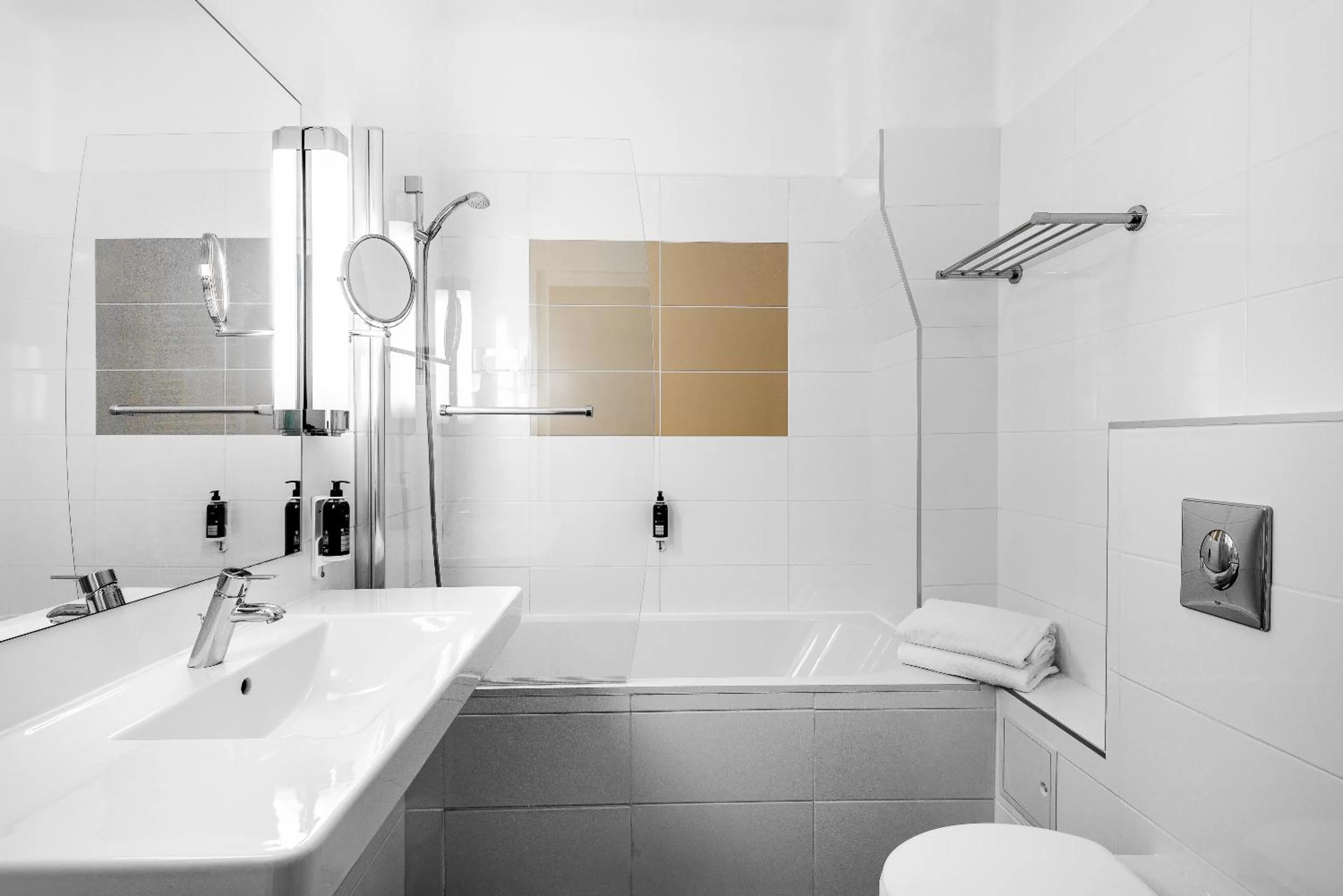 Bathroom in Hôtel de L'univers