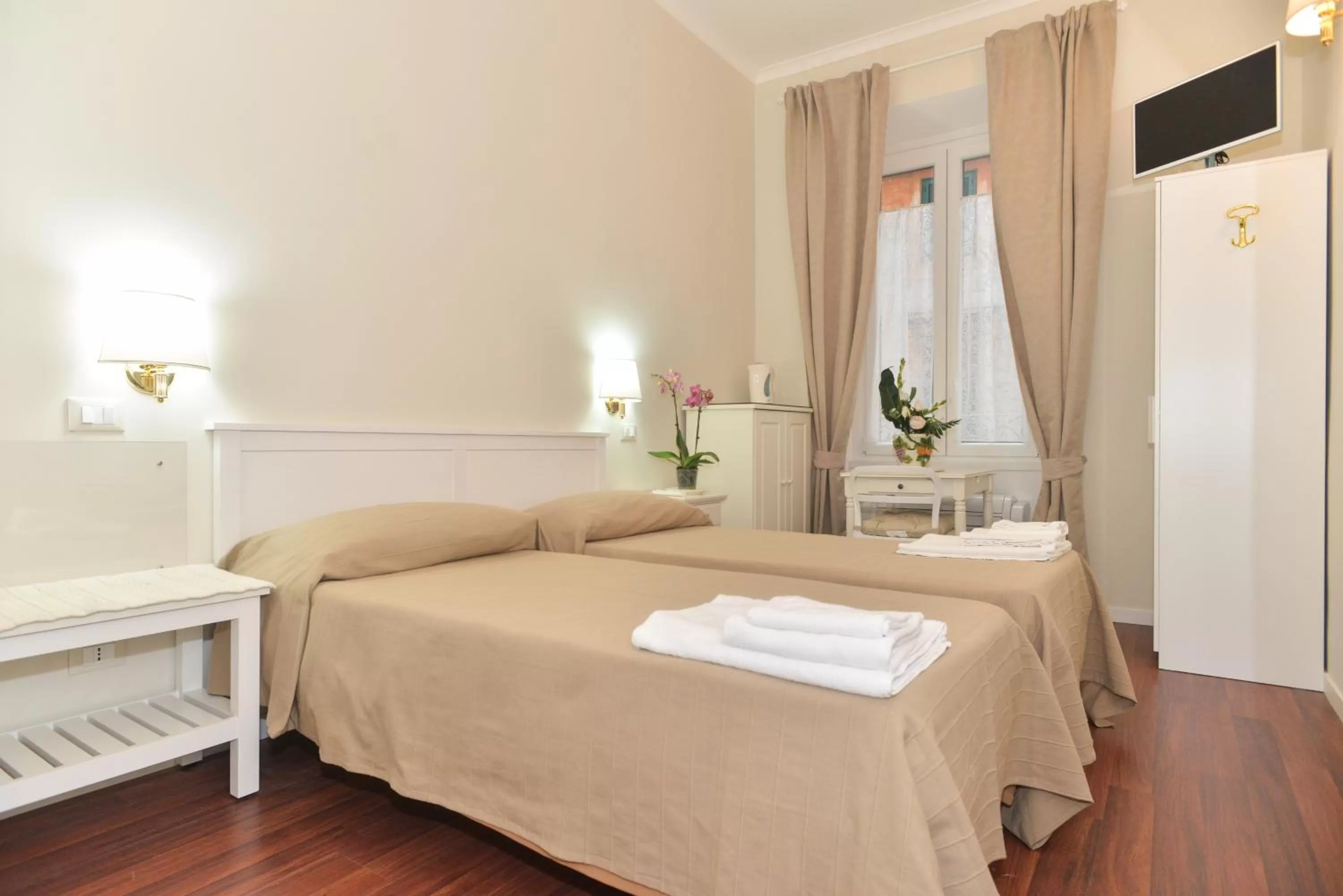 Day, Bed in Romebest