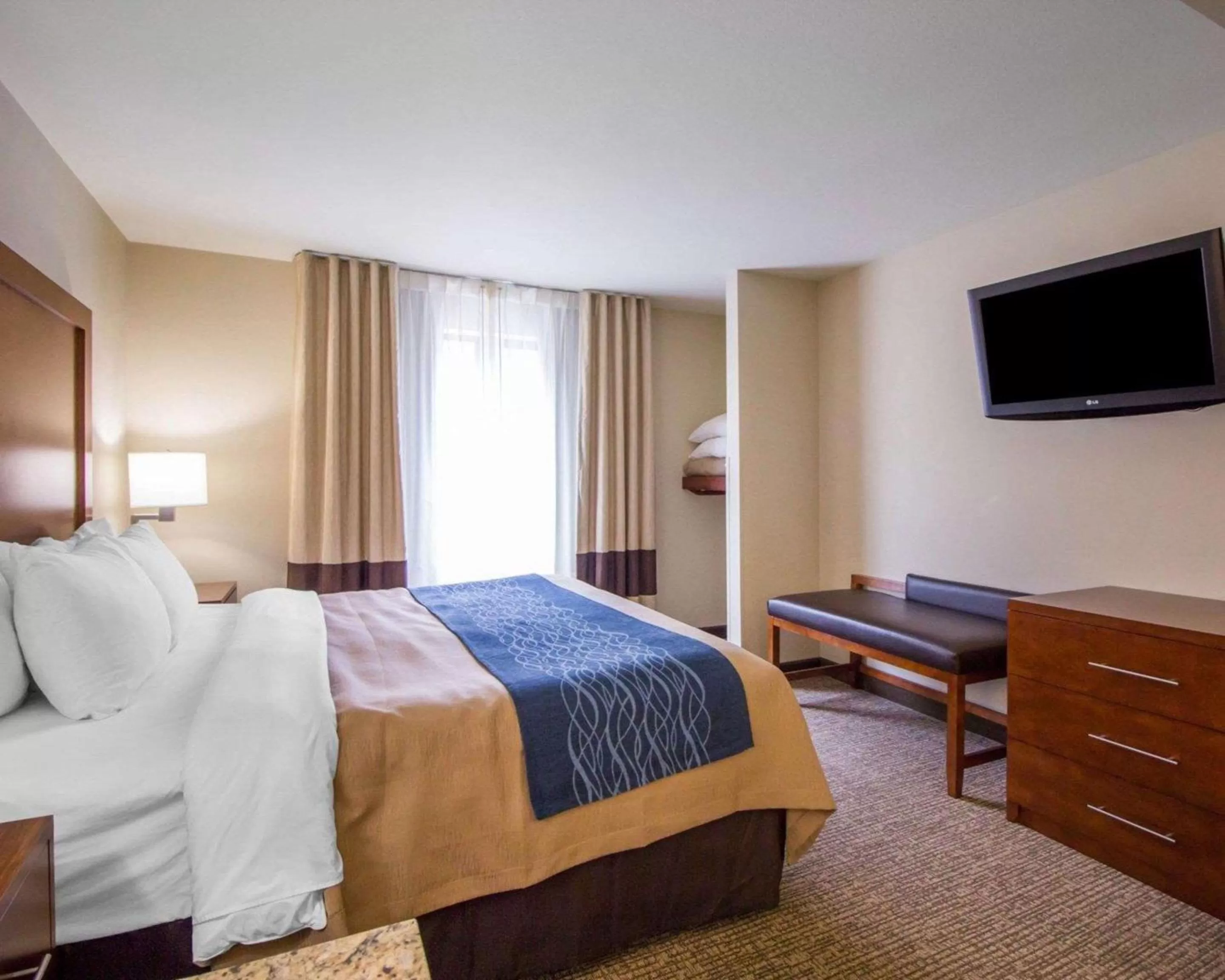 Photo of the whole room, Bed in Comfort Inn & Suites Deadwood