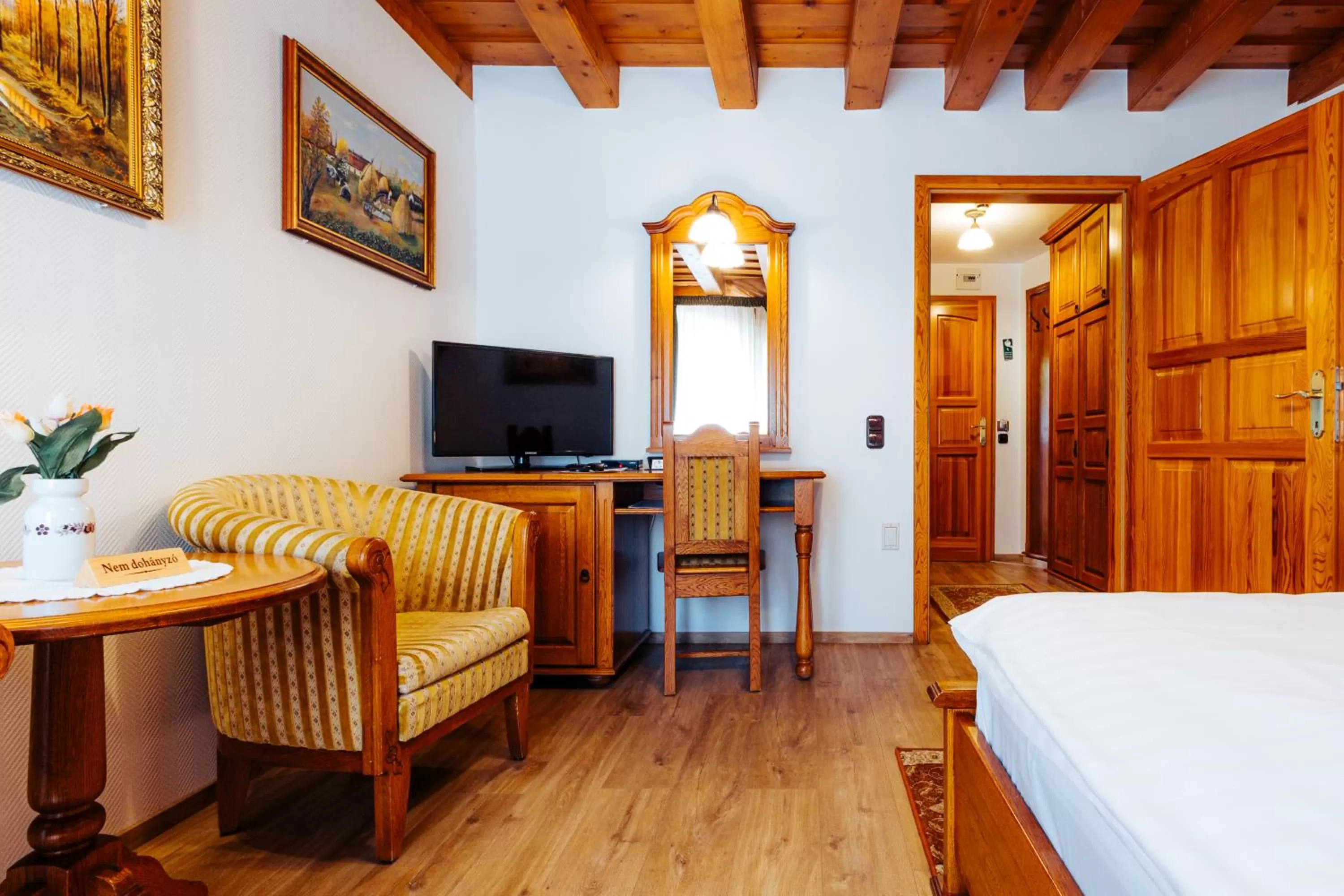 Seating area, Bed in Kulacs Csarda Panzio