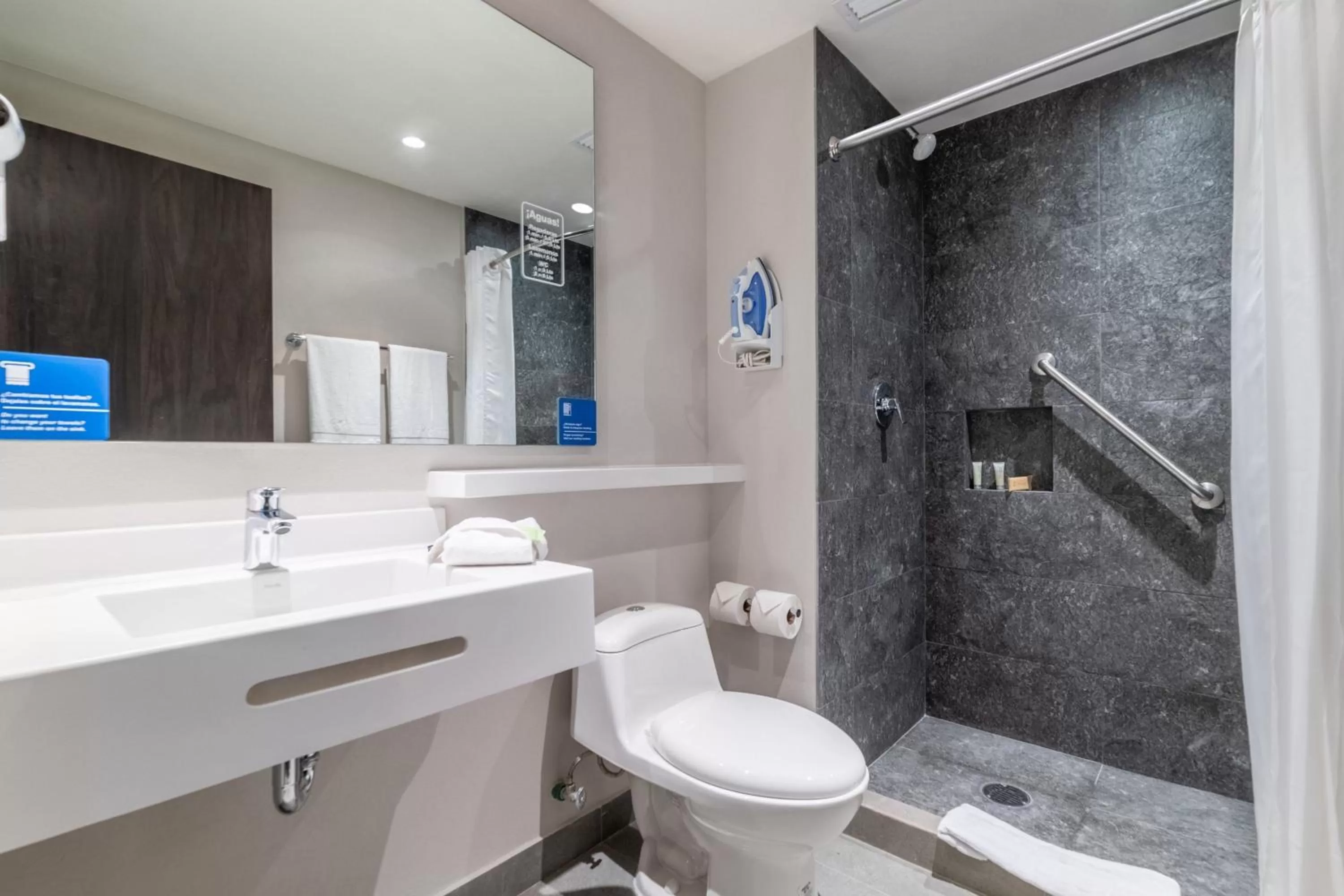 Bathroom in City Express by Marriott Lagos de Moreno