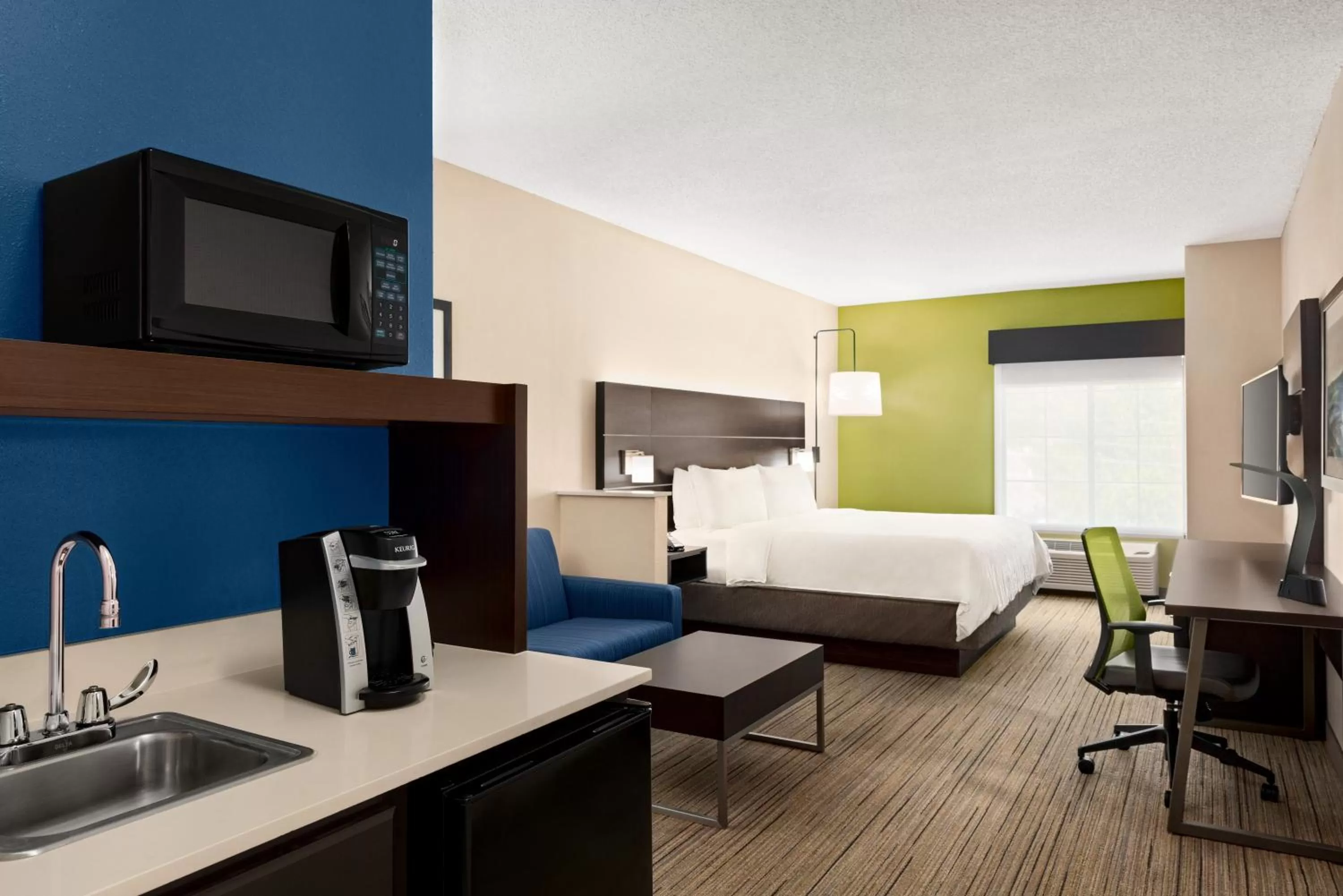 Photo of the whole room, Bed in Holiday Inn Express Hotel & Suites McAlester by IHG